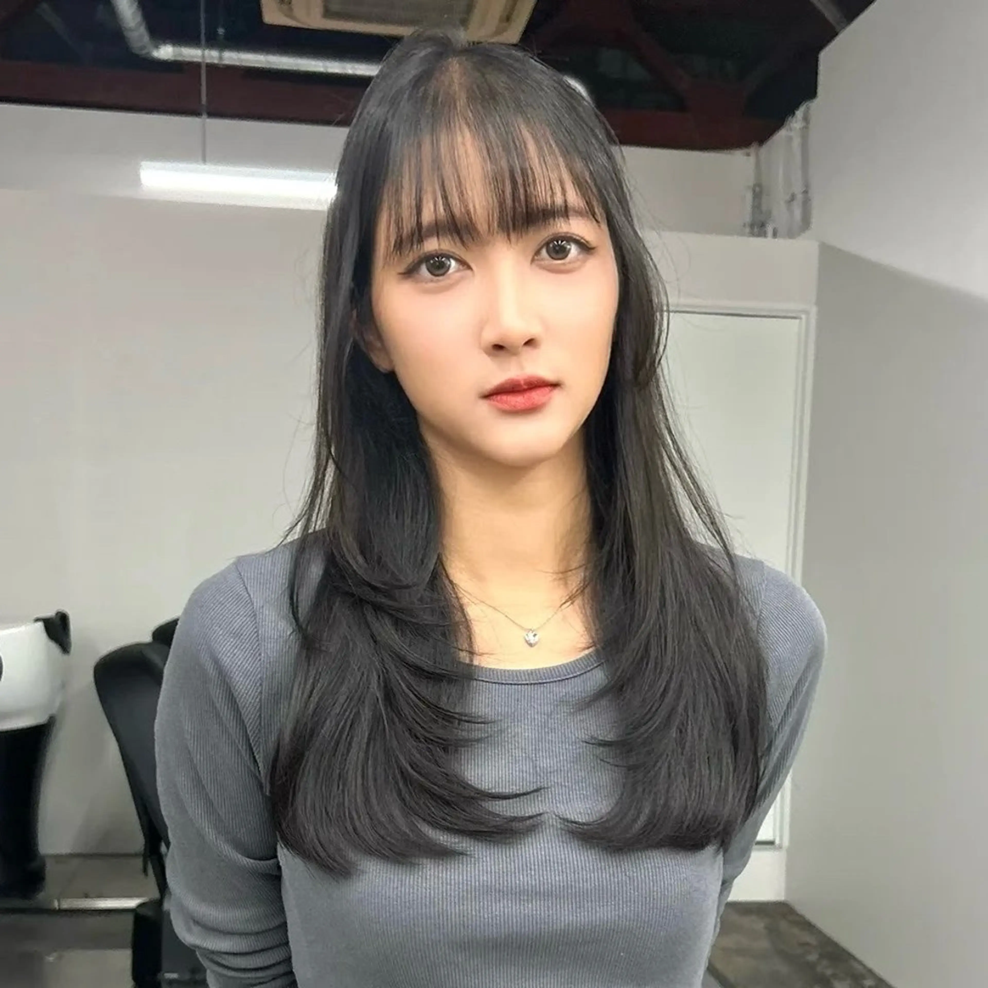 ロング カラー グレージュ シアーグレージュ レイヤーカット Lien by kiitos所属・韓国ヘア×レイヤー カット/上田丈也のヘアスタイル