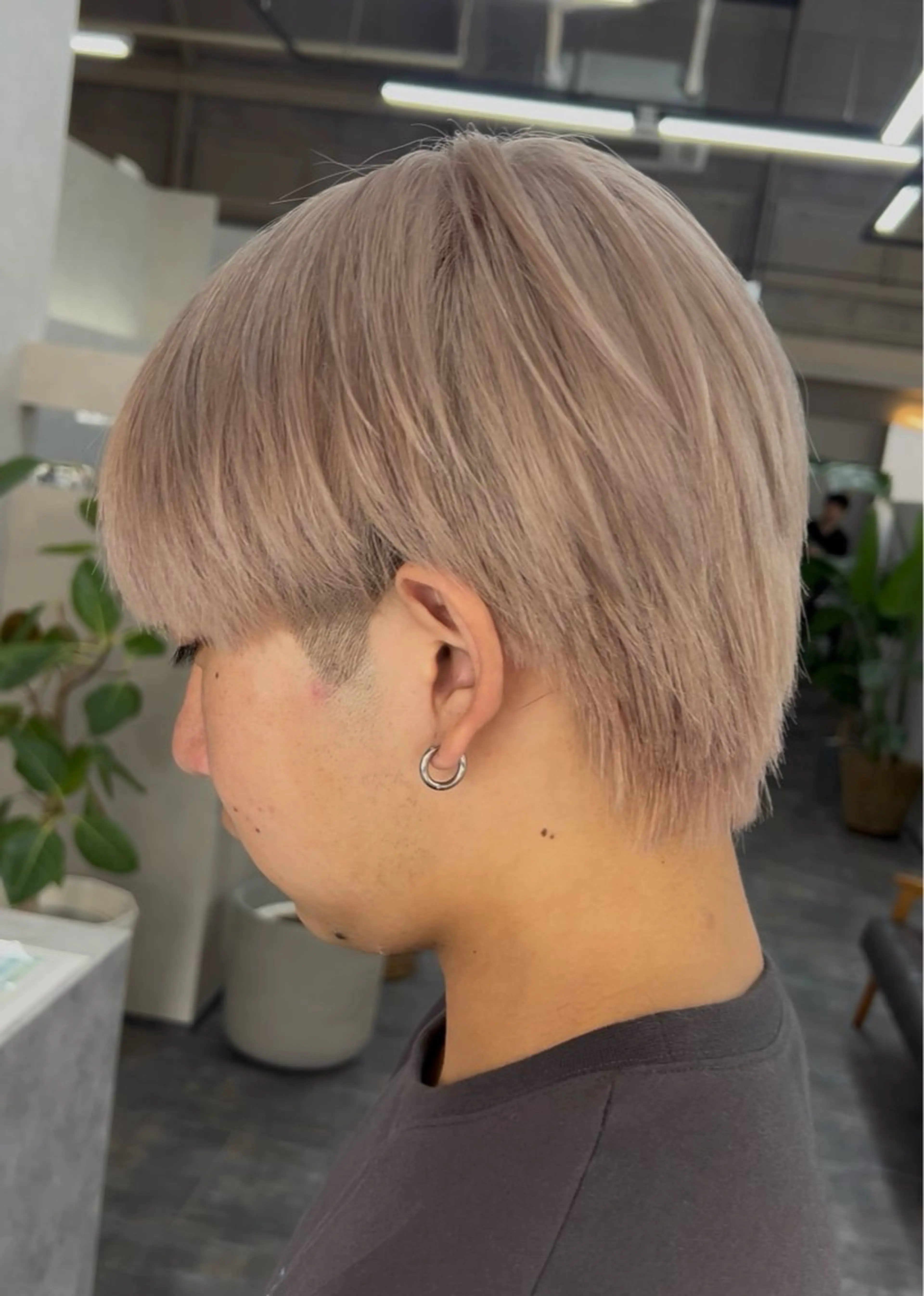 カラー メンズ メンズハイトーン ハイトーンカラー hair atelier OZ 安積店所属・今野 陽依のヘアスタイル