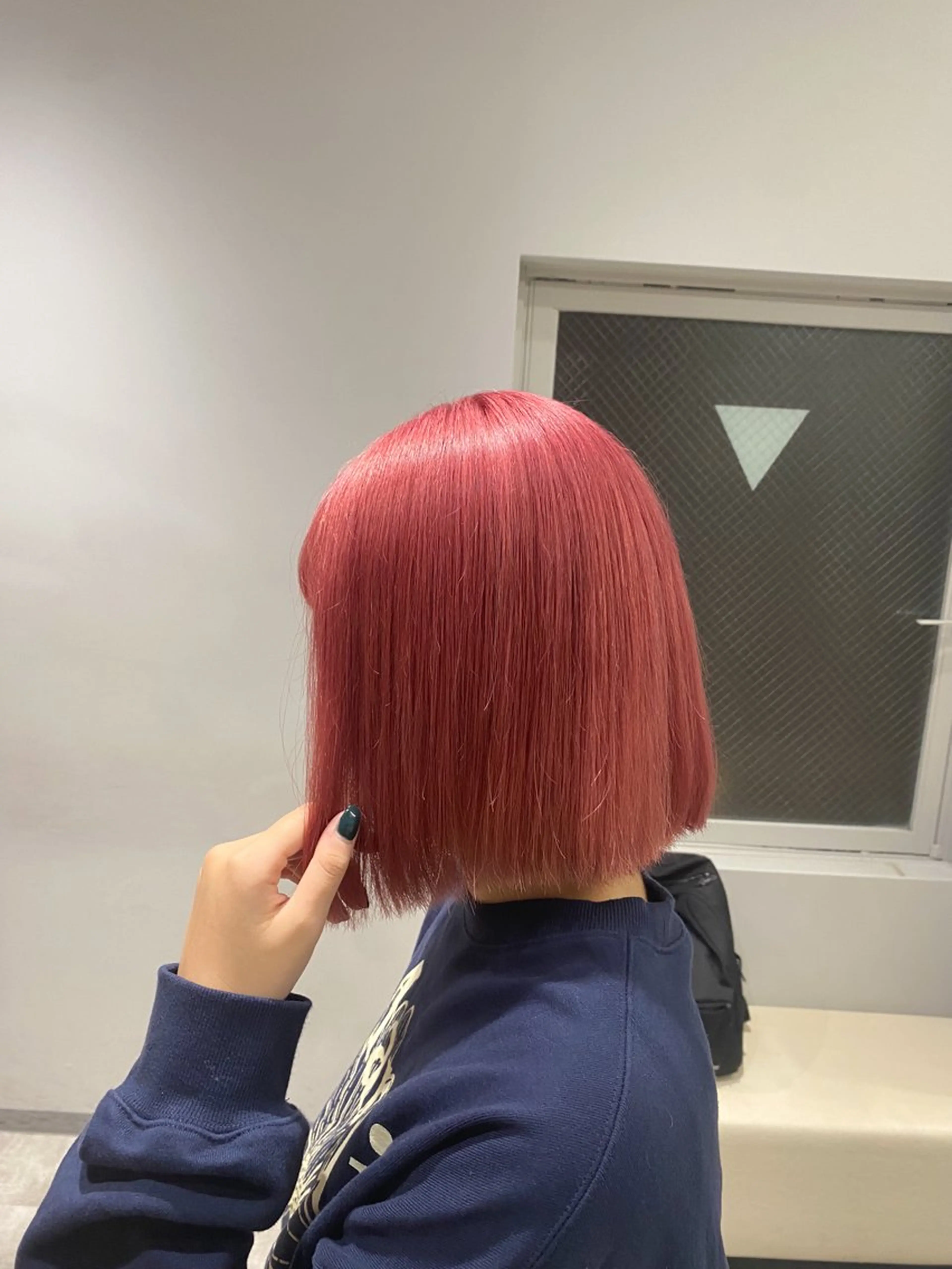 ショート カラー ブリーチ レッドカラー 服部 真希のヘアスタイル