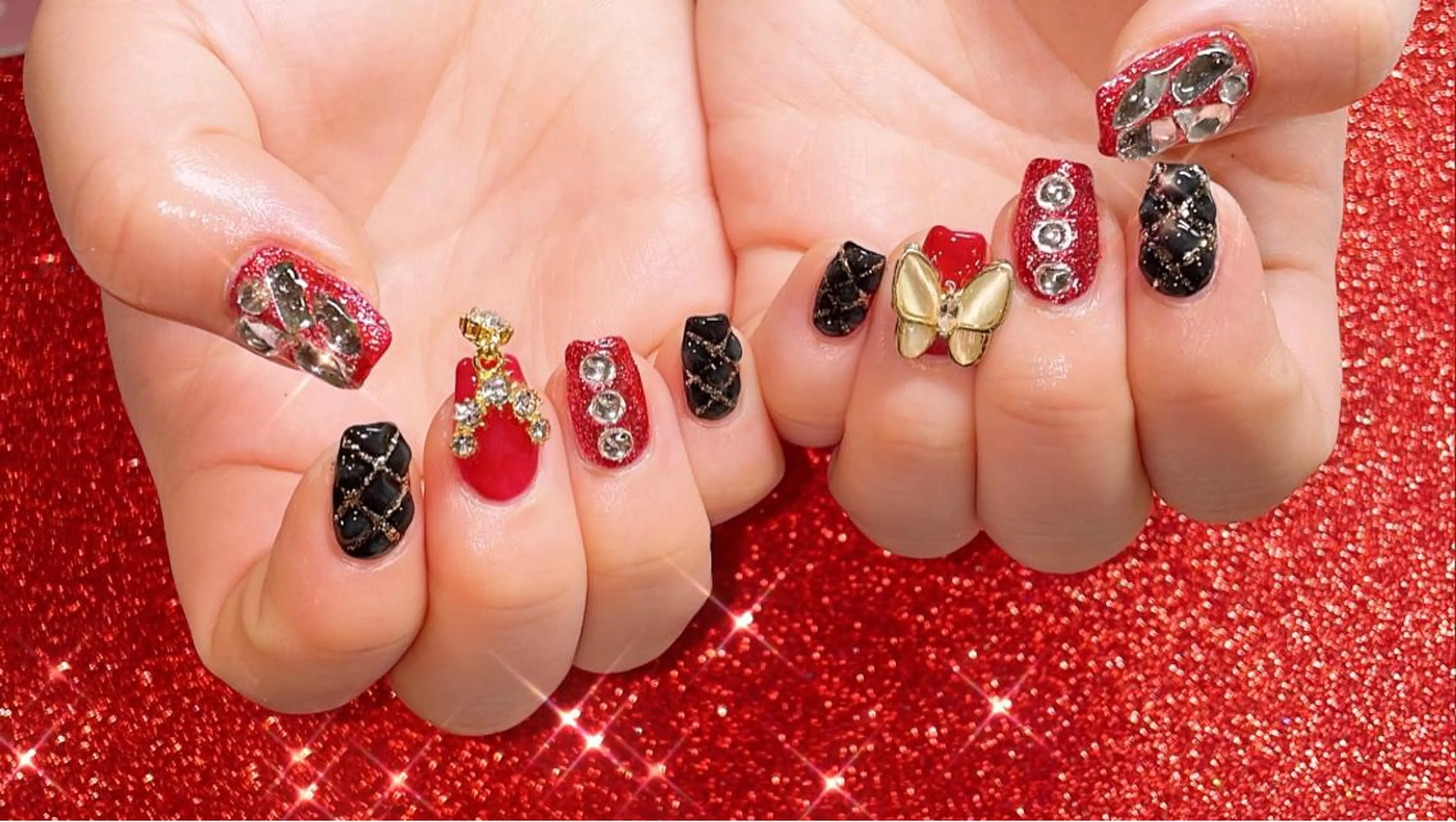 ネイル ハンドネイル VIERU 🌈🎀💖のネイルデザイン