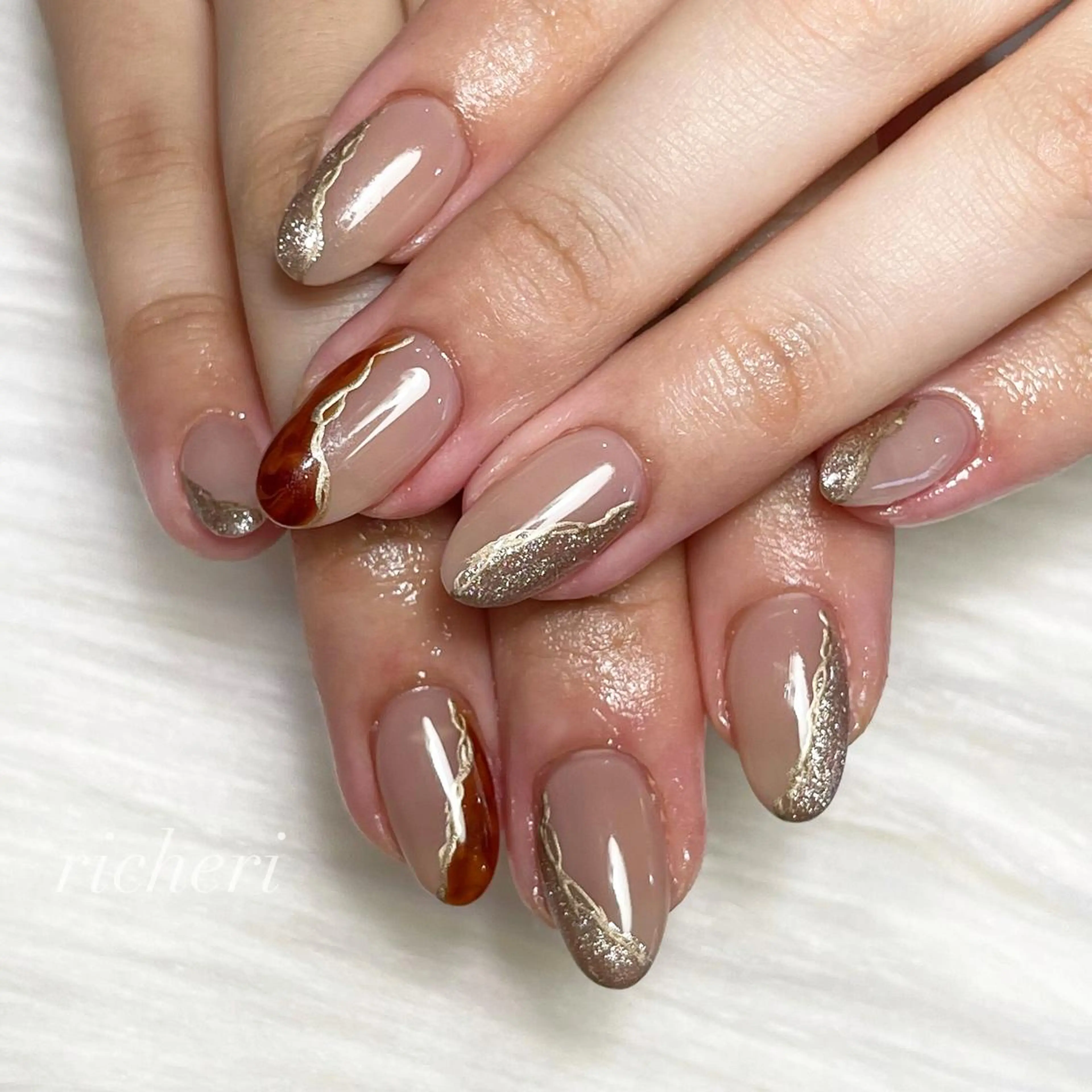 ミディアム ネイル 韓国風ヘア アートネイル べっ甲ネイル フレンチネイル ジェルネイル richeri beautyのエステ・リラクイメージ