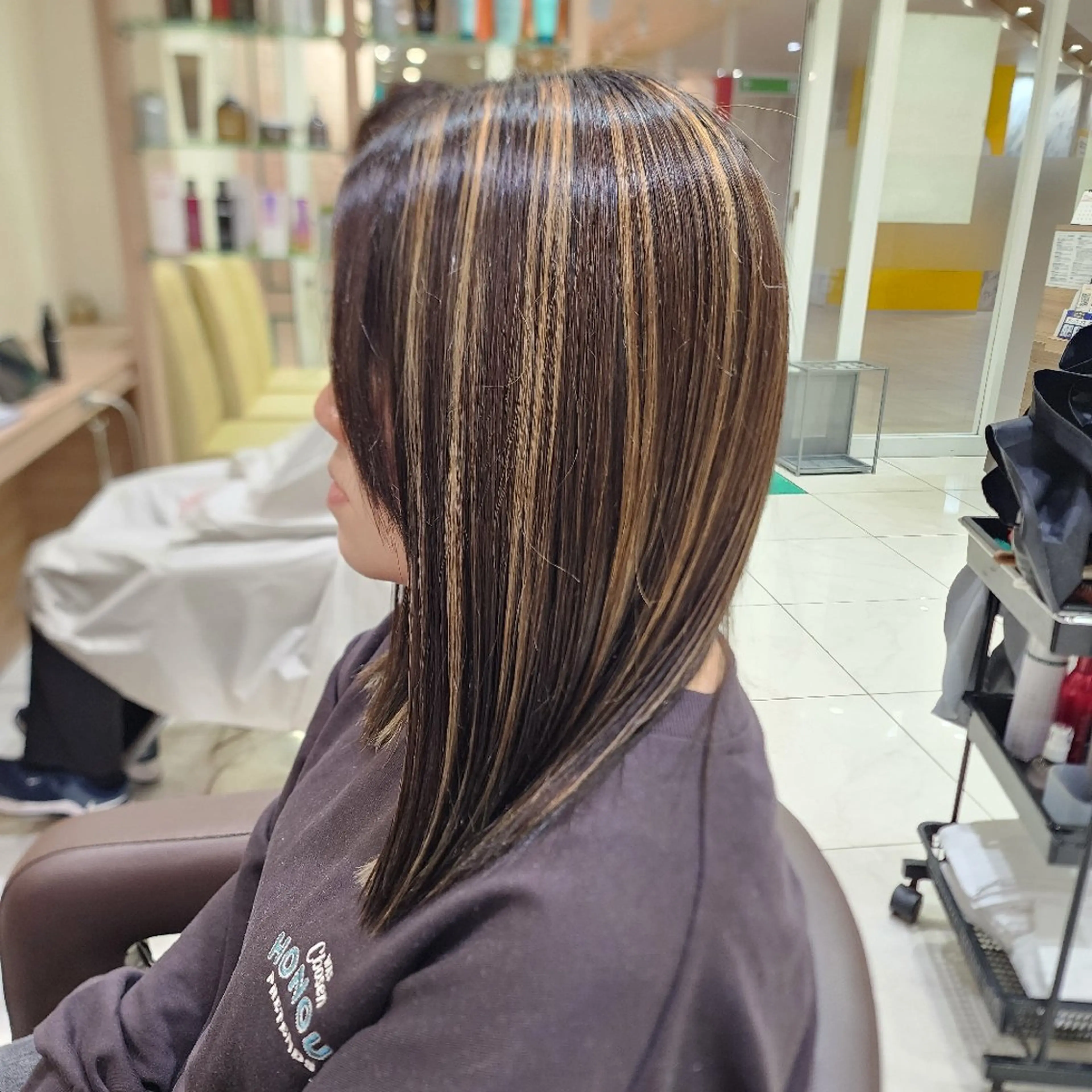 セミロング カラー パーマ アッシュ ベージュカラー ブリーチ グレージュ ハイライトカラー 中村 和貴のヘアスタイル