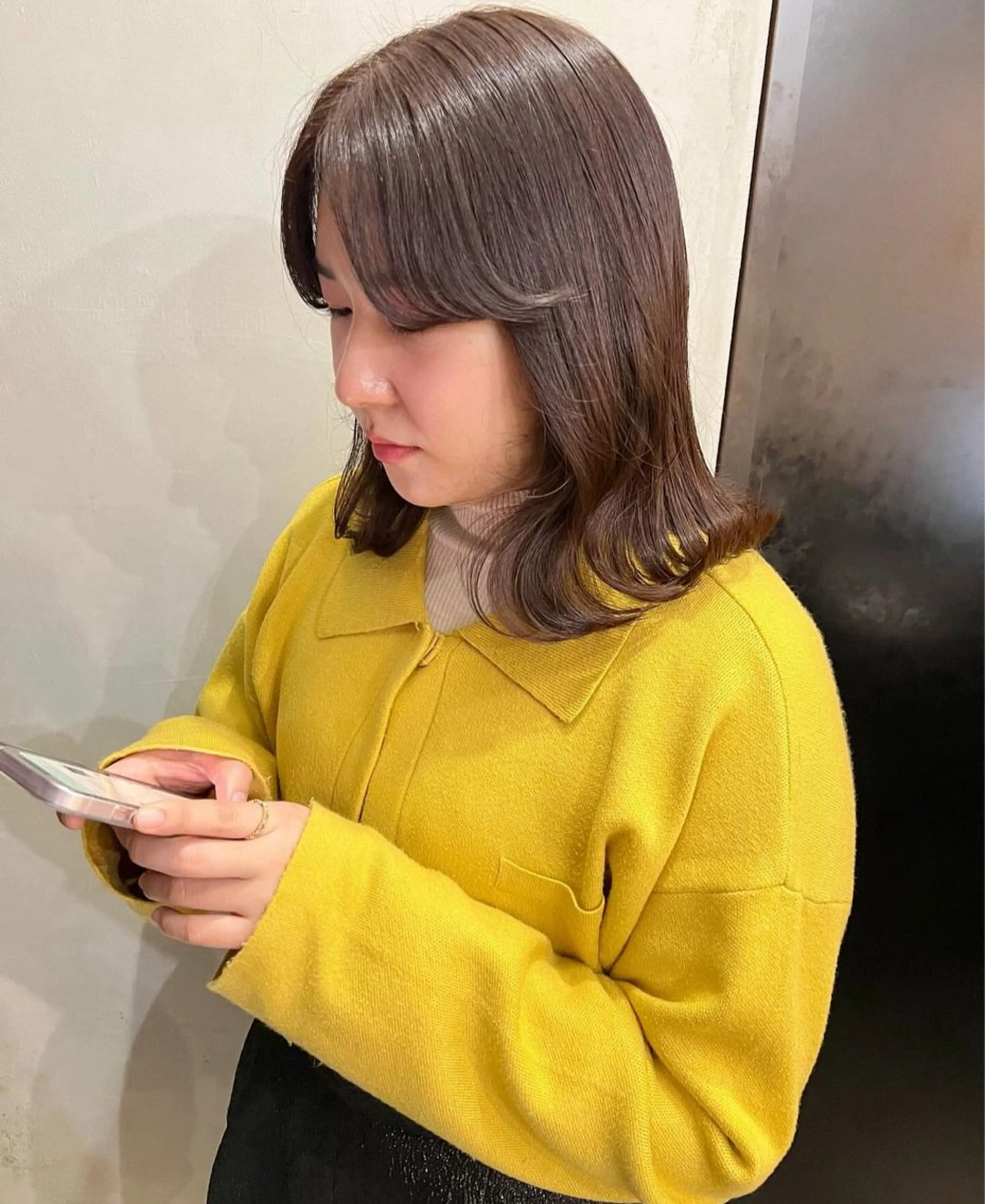 セミロング ブリーチなしダブルカ ラー🩶manamiのヘアスタイル