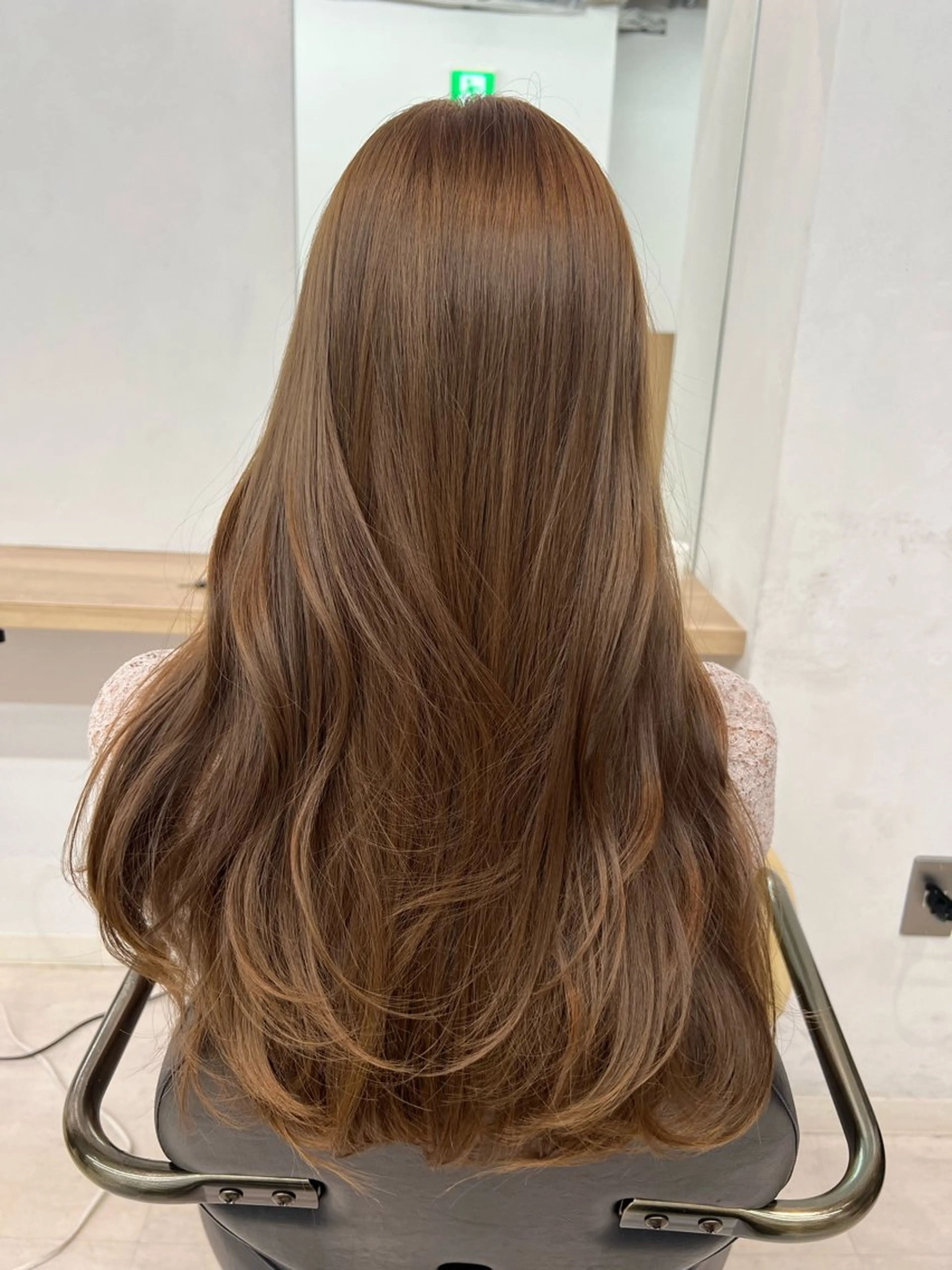 ロング カラー ベージュカラー ヘアカラー トリートメント lar 立川南口所属・レイヤーボブ/ボブ 仲川和人のヘアスタイル