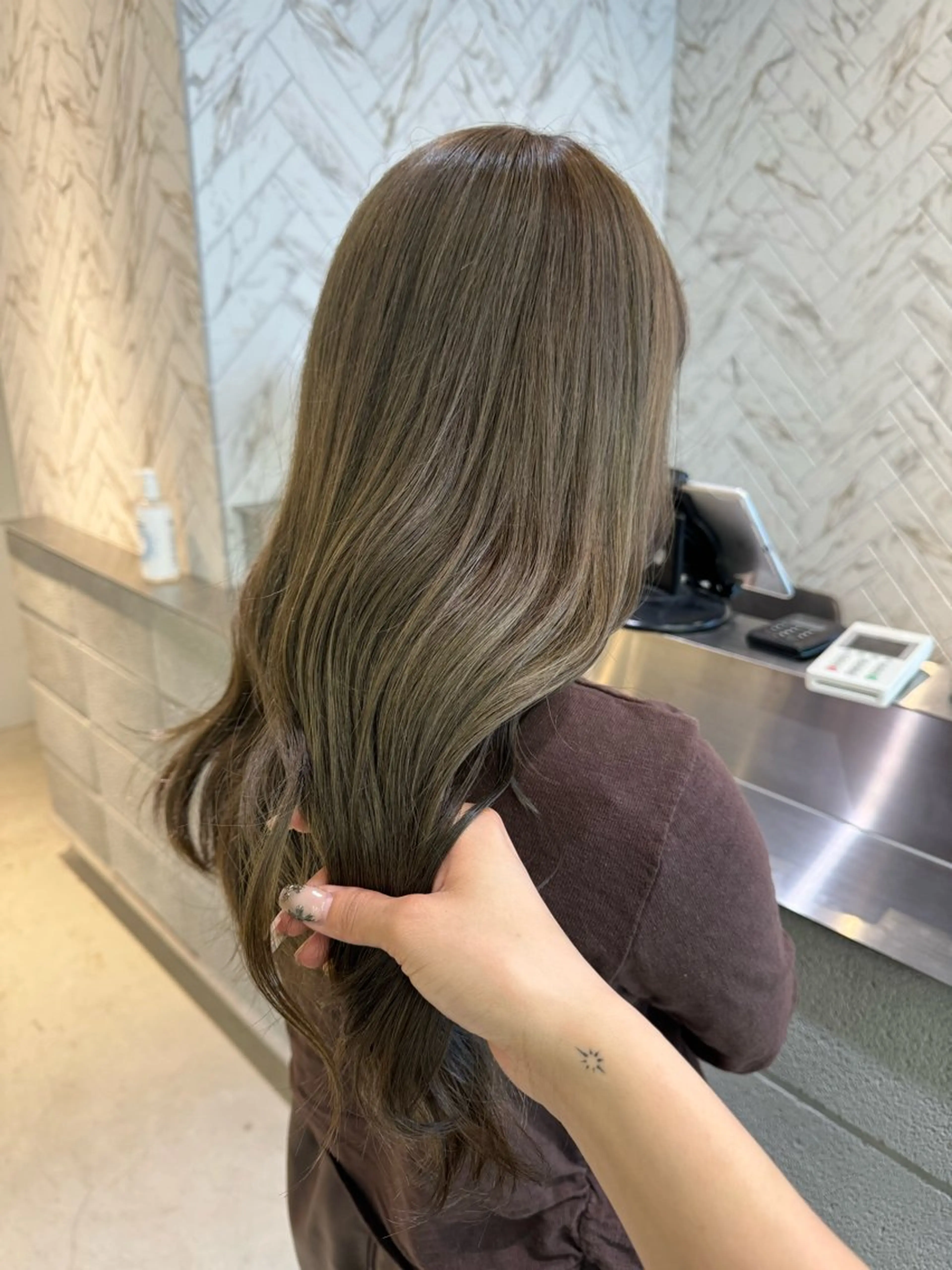 ロング カラー ヘアカラー トリートメント 店長　MANAMI ／ブリーチ／骨格ボブのヘアスタイル