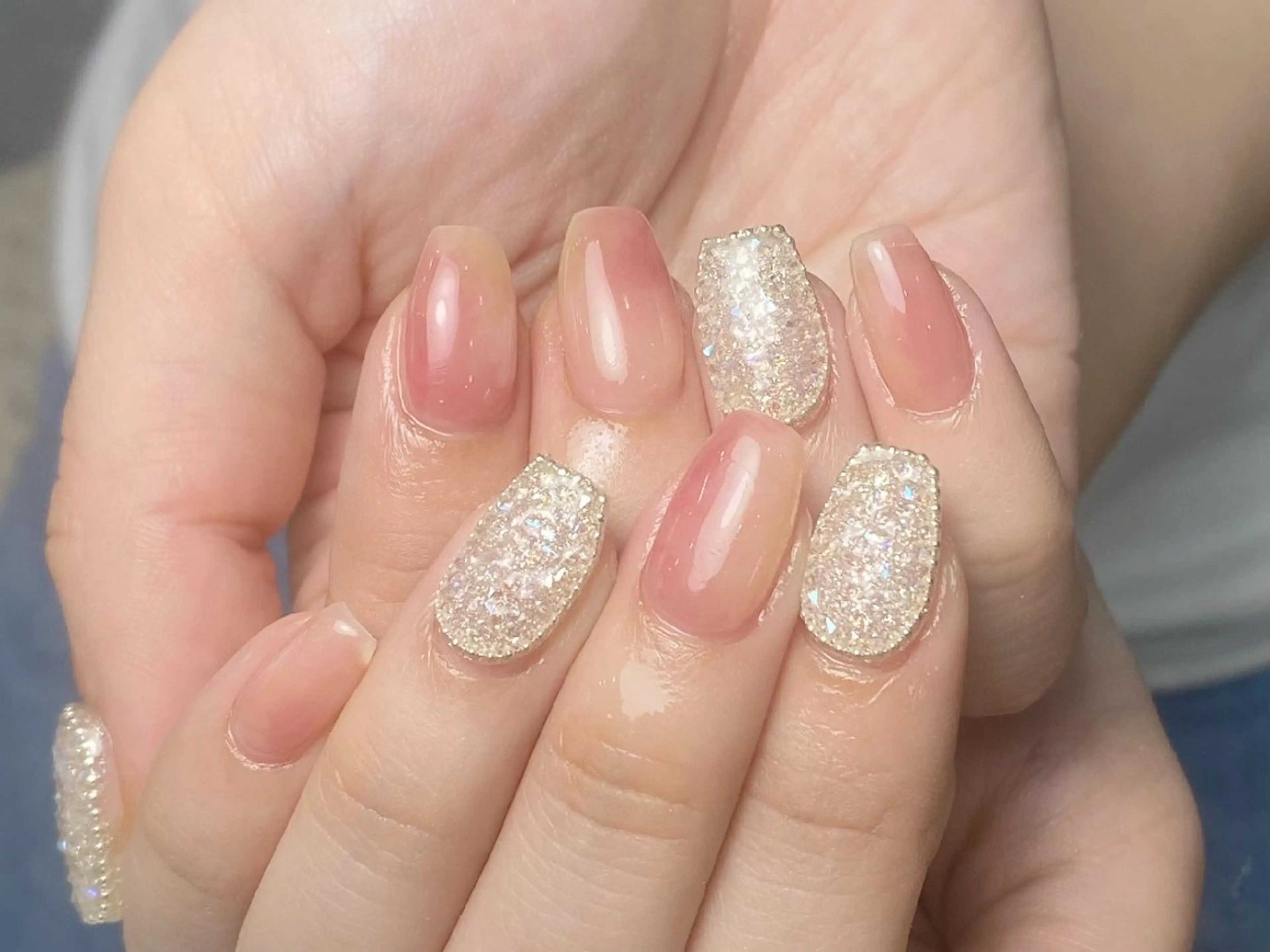 ネイル チークネイル フレンチネイル ジェルネイル ガーリー キラキラネイル ハンドネイル UM Nail Salonのネイルデザイン