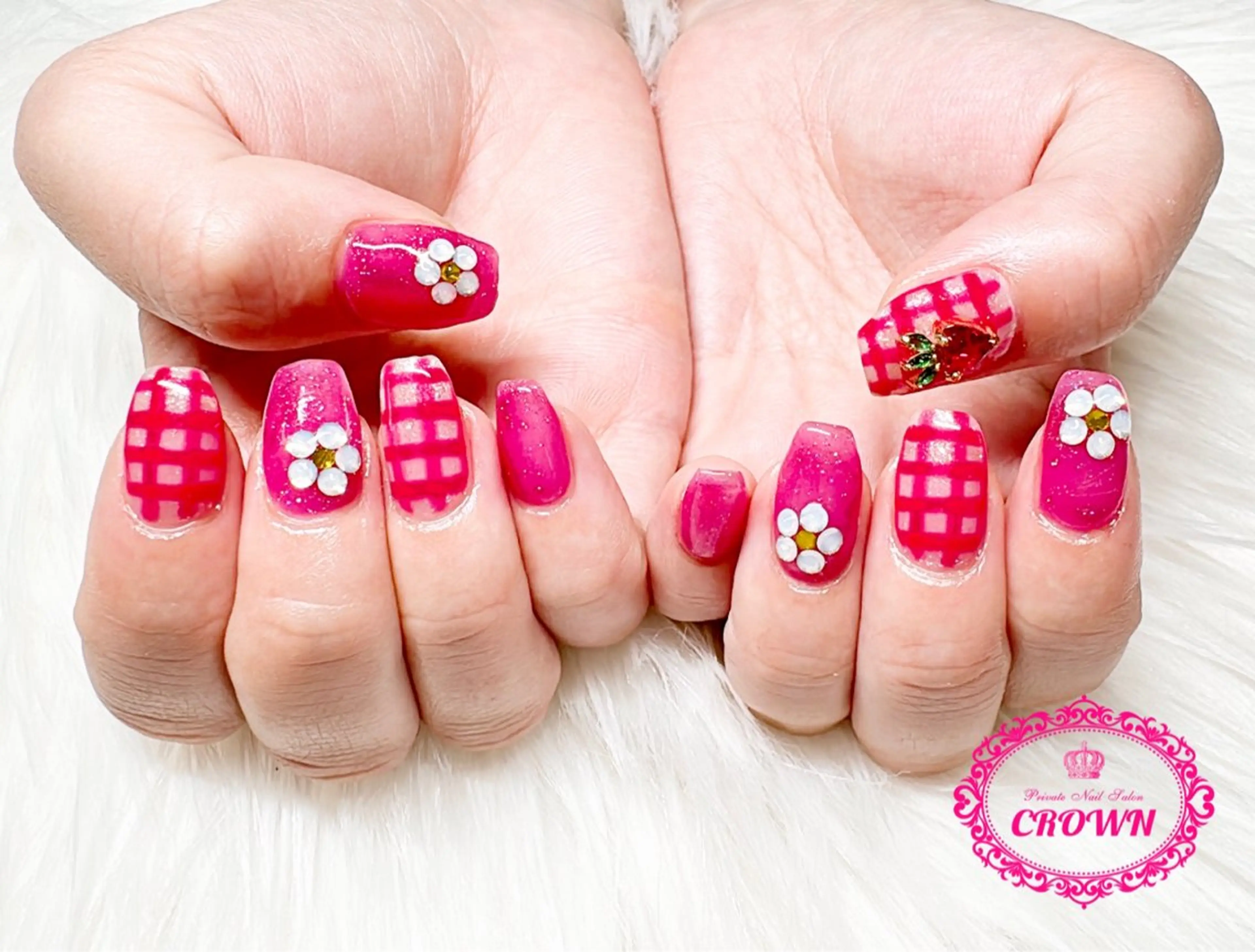 ネイル CROWN プライベートサロンのネイルデザイン
