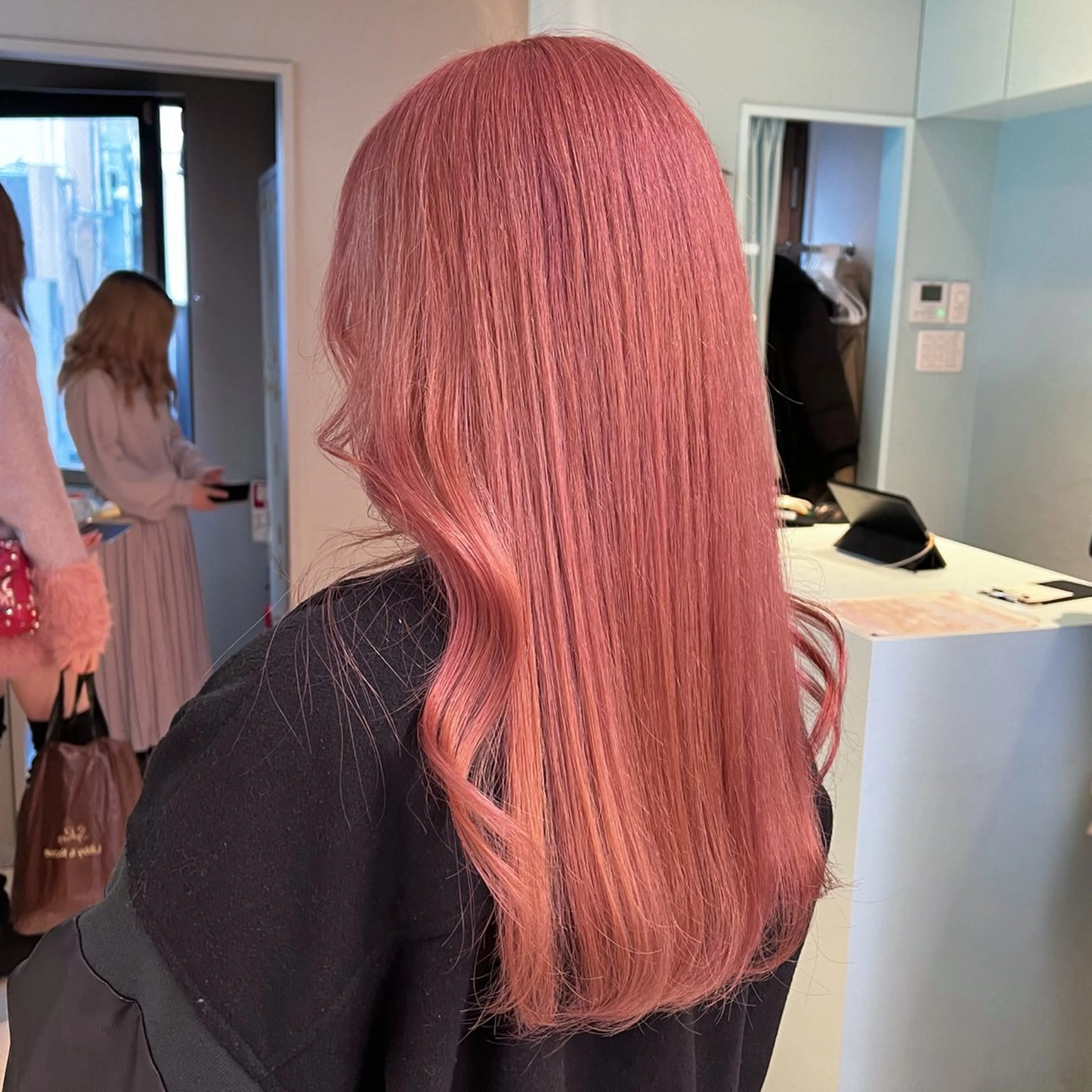 セミロング カラー ヘアカラー トリートメント ブリーチカラー 🩵MIZUKIのヘアスタイル