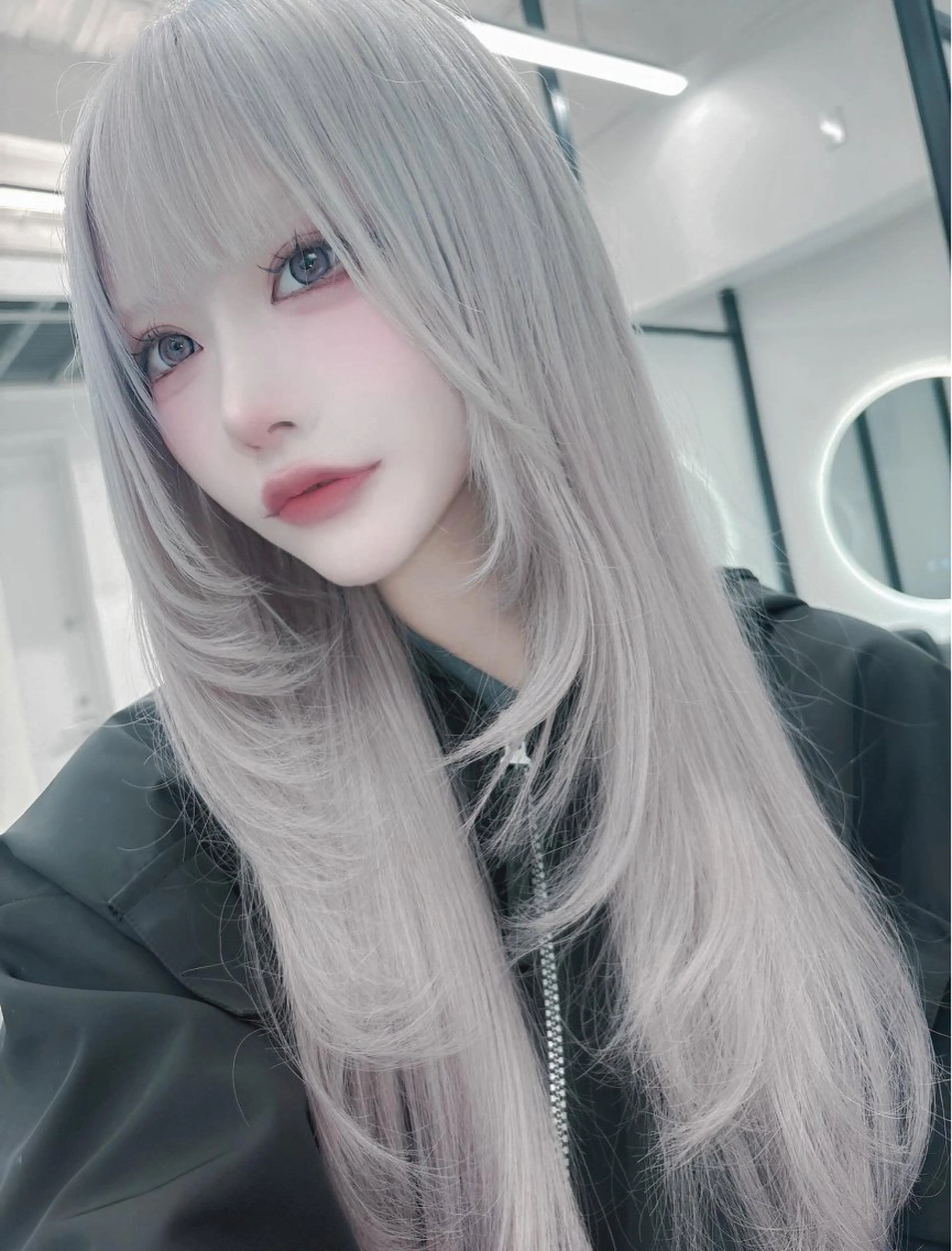 ロング カラー シルバー ホワイトシルバー ホワイト&レイヤーカ ットエクステ長畠俊輔のヘアスタイル