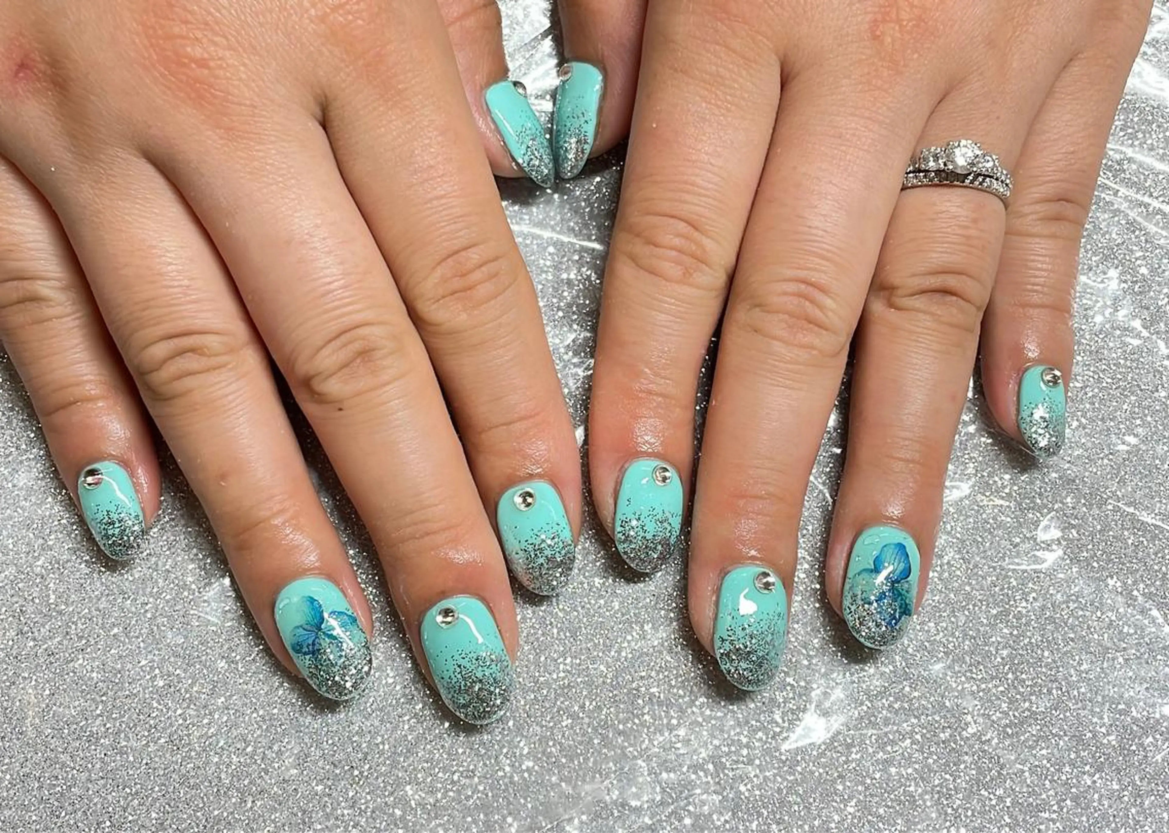 ネイル ハンドネイル VIERU 🌈🎀💖のネイルデザイン