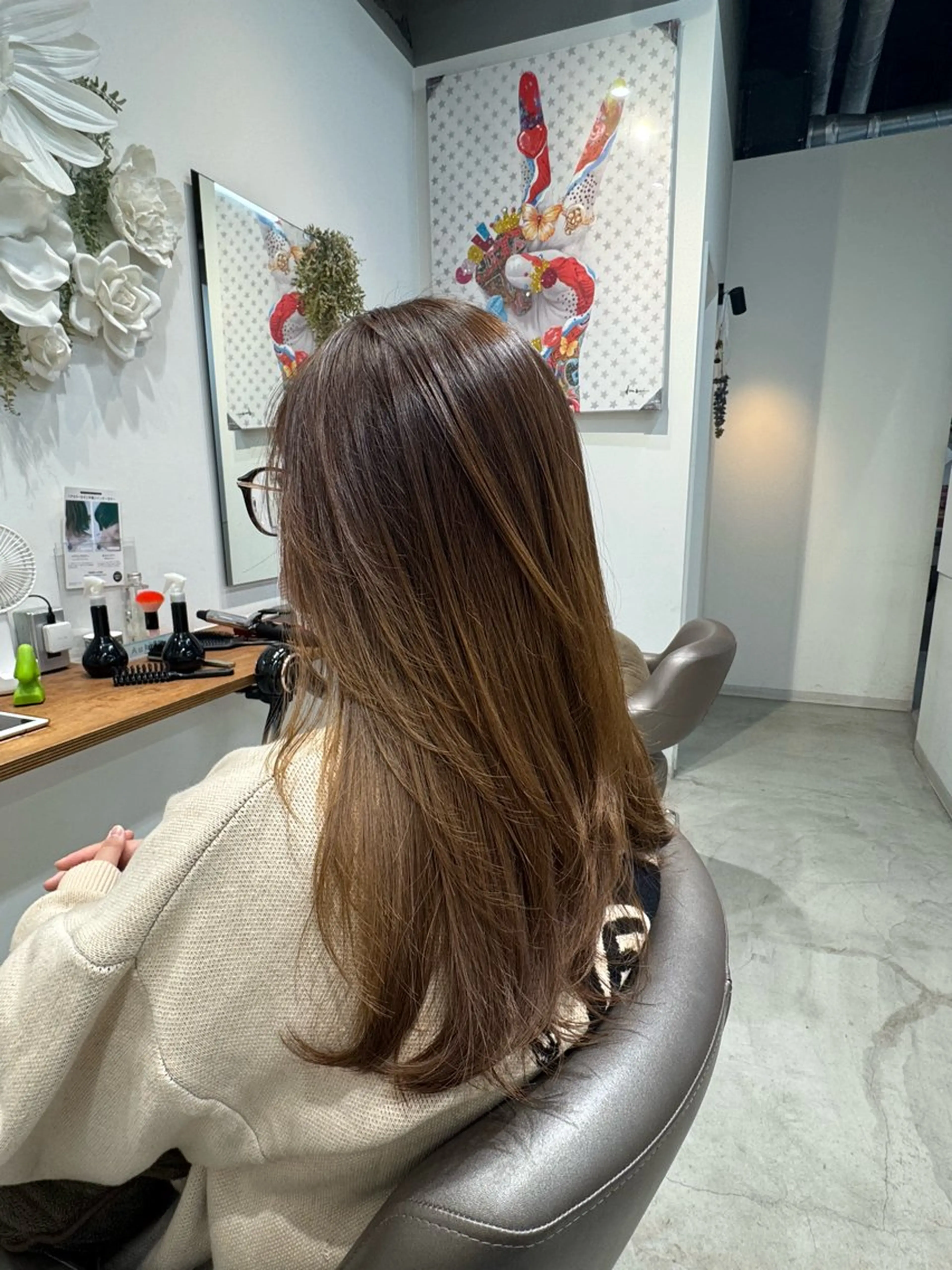 ロング ロングレイヤー レイヤーカット ロング HAIR LOUNGE Run Ways所属・Shiho 🦋 ／透明感カラーのヘアスタイル