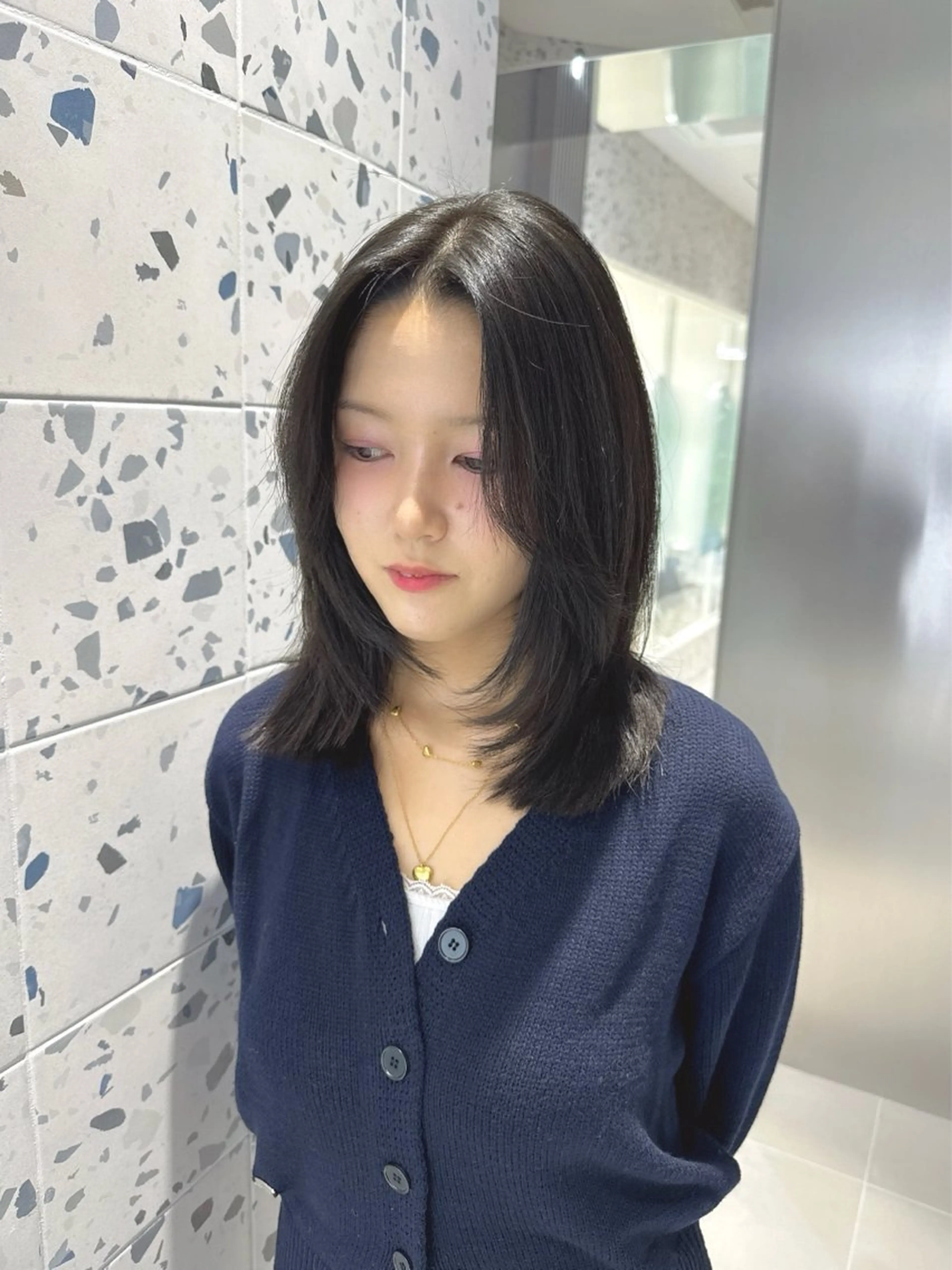 ミディアム カラー ブリーチ グレージュ ブリーチなしカラー オリーブグレージュ オリーブグレー カット ヘアカラー トリートメント LUMO所属・矢野 晃平のヘアスタイル