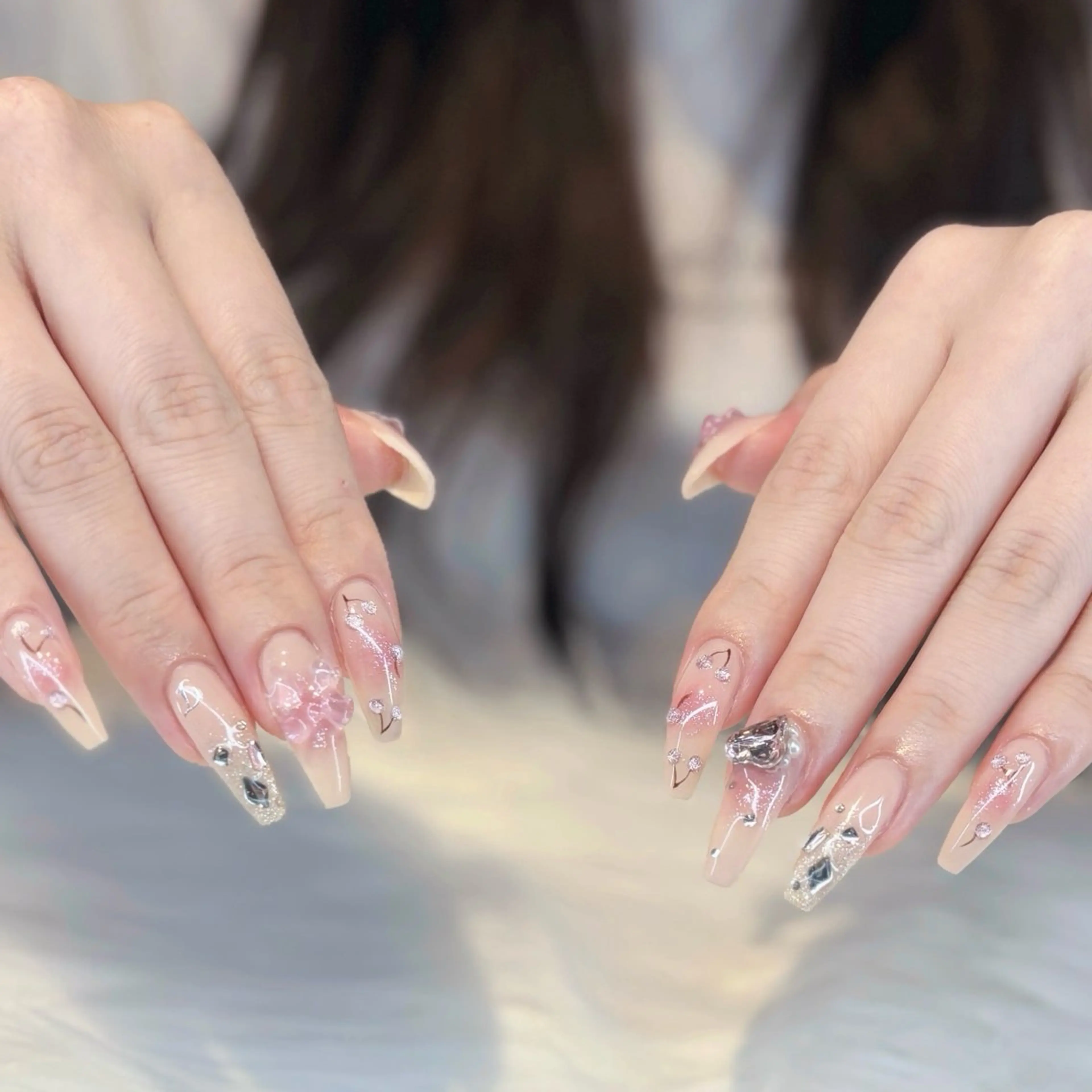 ネイル チークネイル ハート キラキラネイル ワンホンネイル ぷりゅねる 心斎橋のネイルデザイン