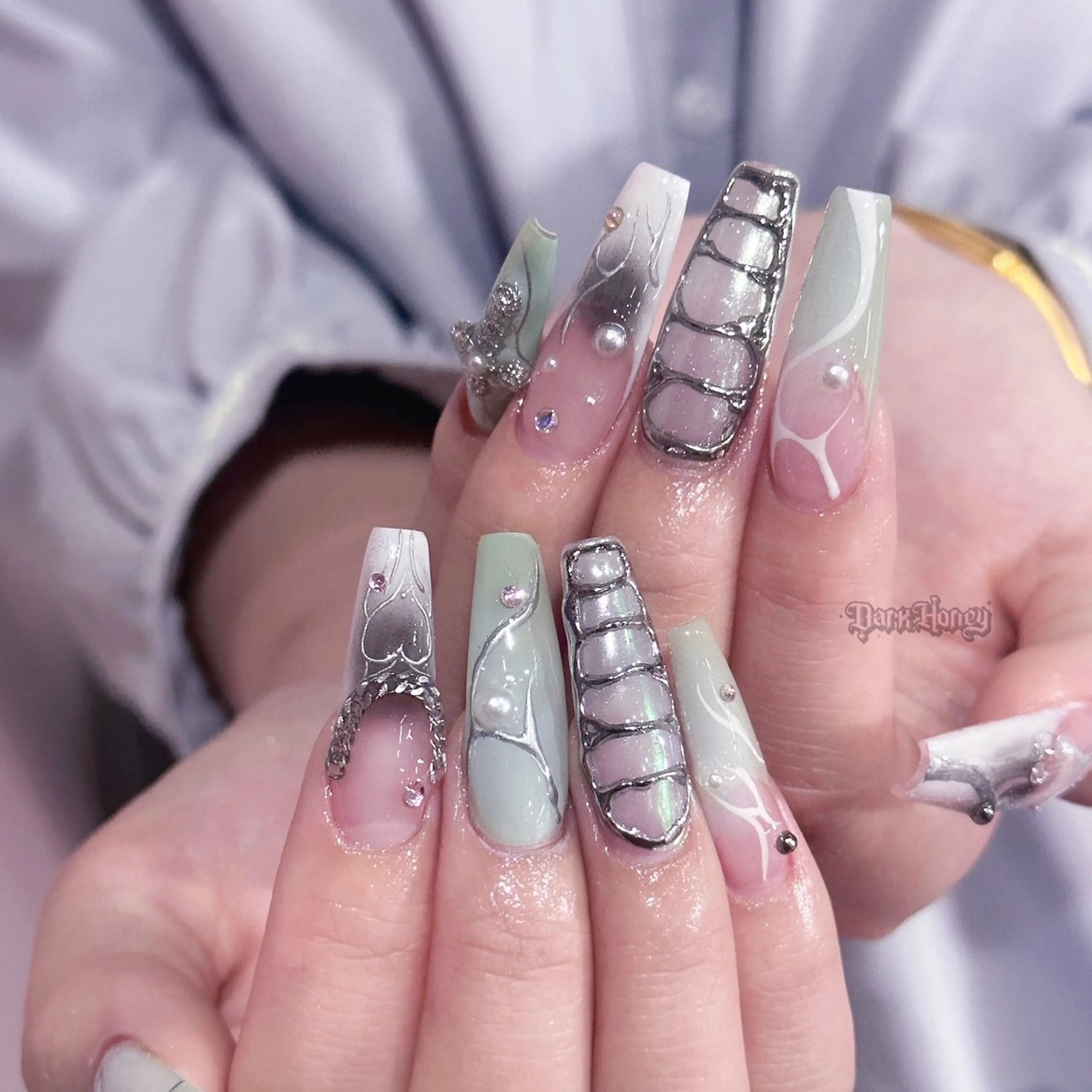 ネイル Dark honey スカルプ専門原宿店のネイルデザイン