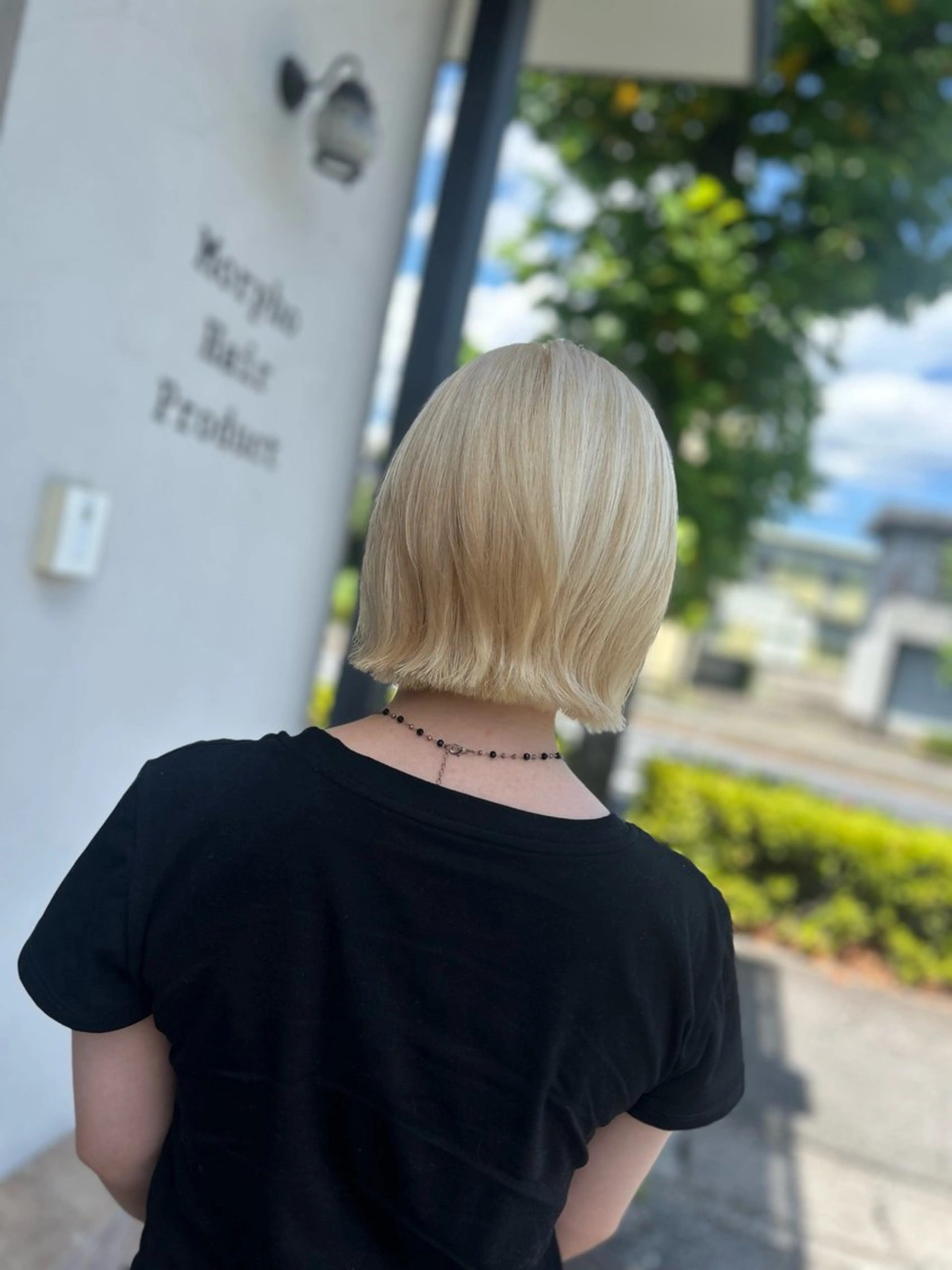 ショート カラー ボブレイヤー ブリーチ 抜きっぱなしブロンド ブロンド ボブ カット ヘアカラー Morpho Hair Product所属・井上 花音のヘアスタイル