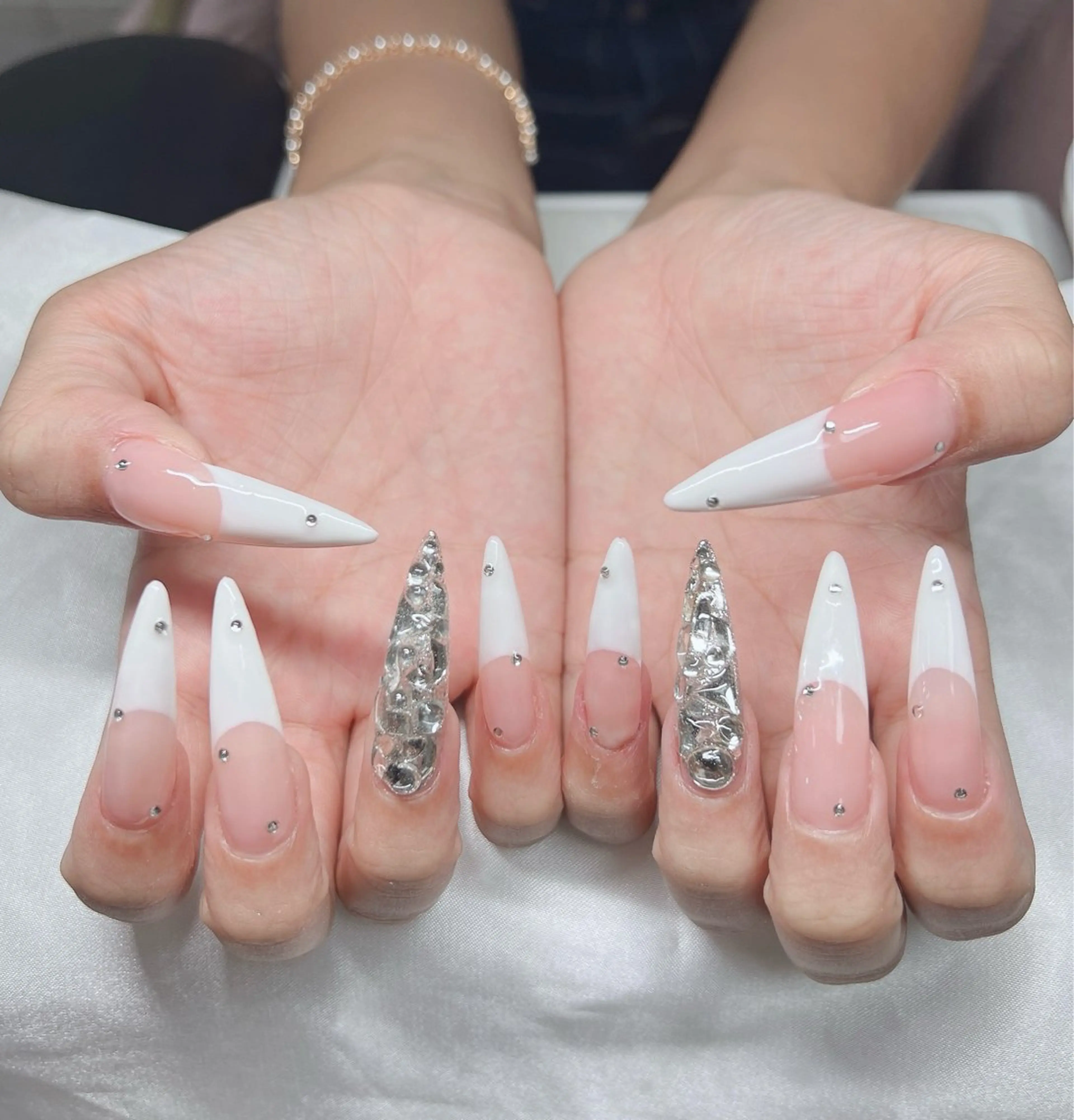 ネイル オーロラネイル チークネイル 長さ出し フットネイル フレンチネイル ハンドネイル Lee Nails チップ長さだし専門店のネイルデザイン