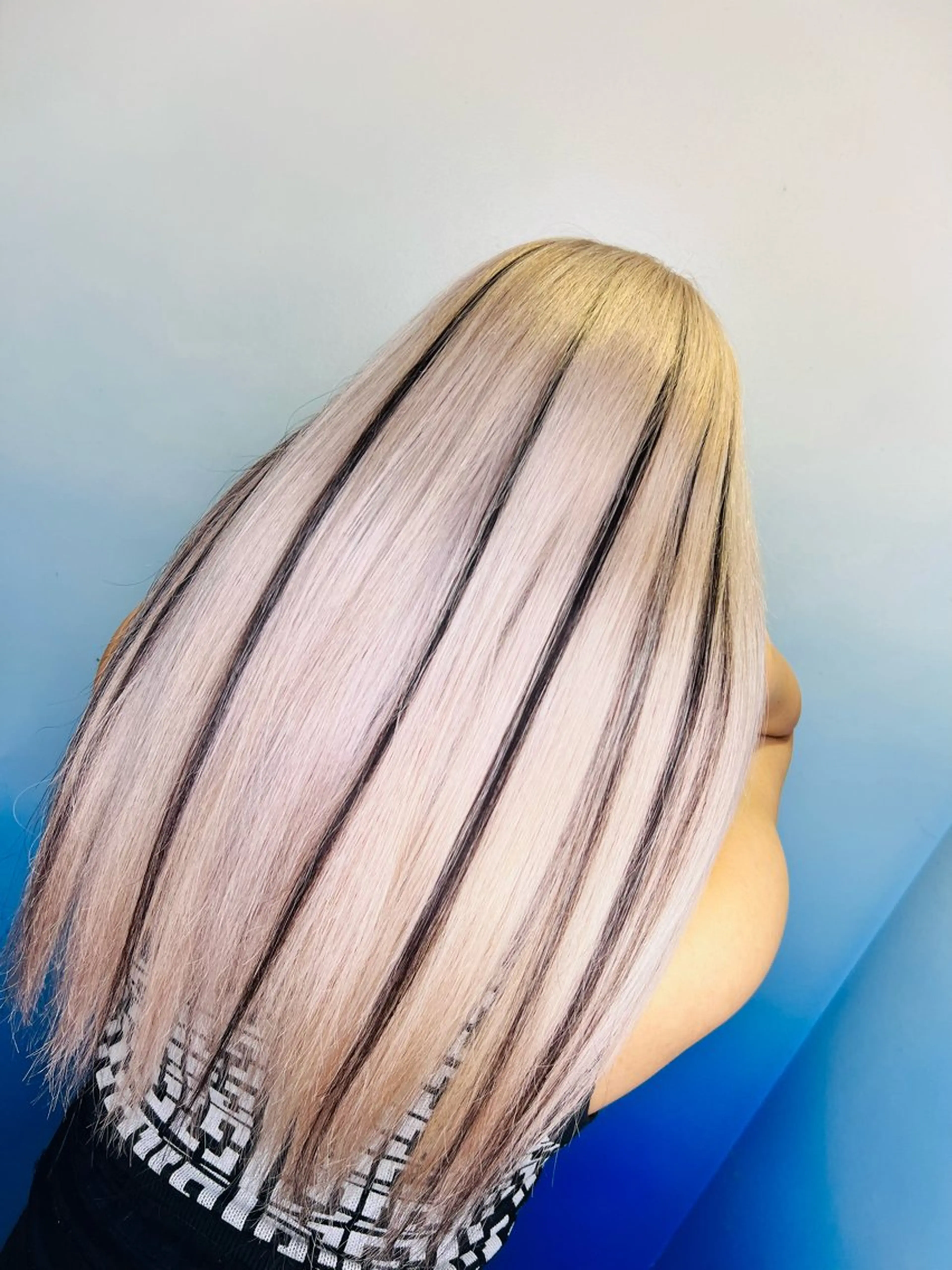 セミロング カラー ヘアアレンジ 🔥ハイトーンカラー ギャルNAOKI🔥のヘアスタイル