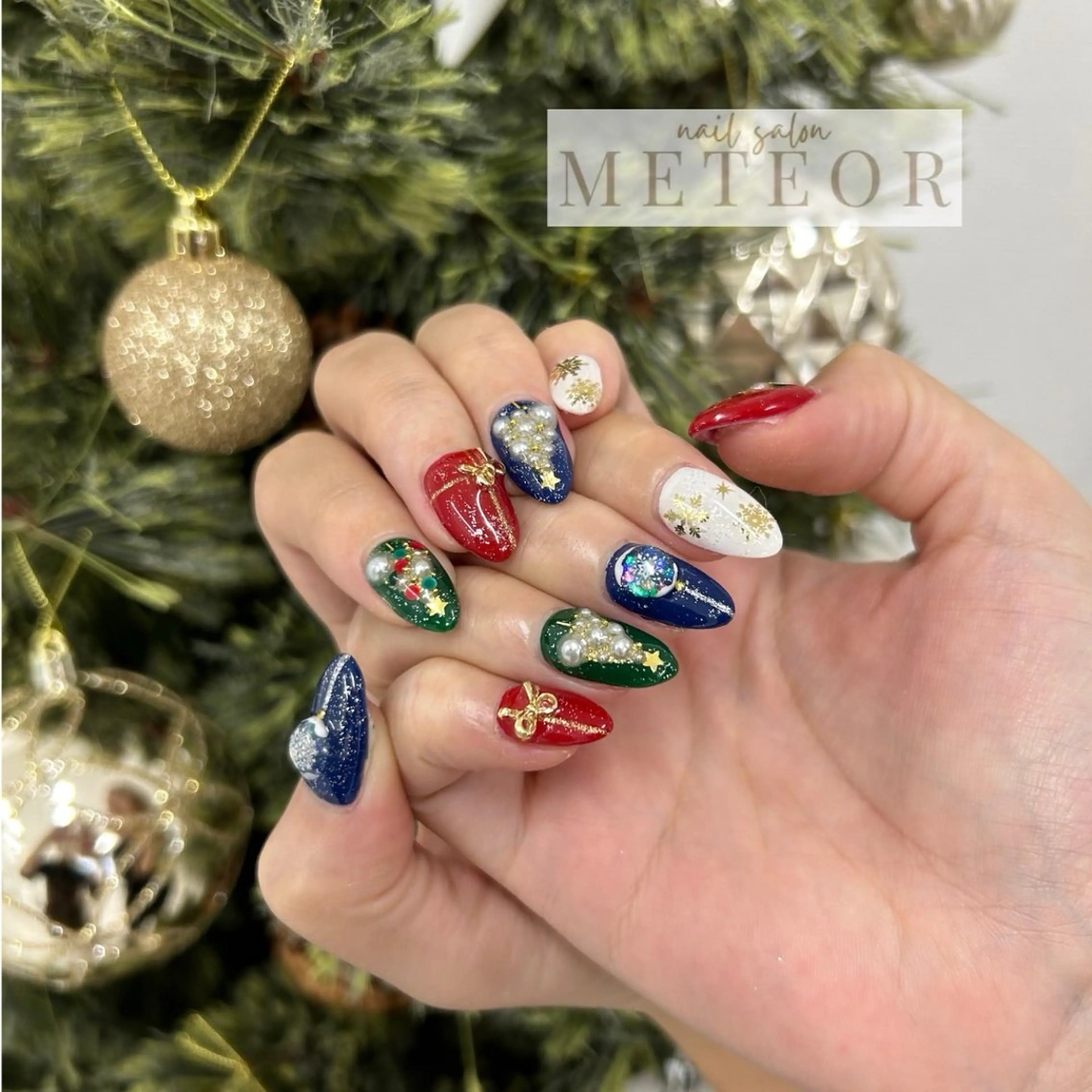 ネイル 冬ネイル クリスマス ハンドネイル nailsalon meteor所属・METEOR💫 staffのネイルデザイン
