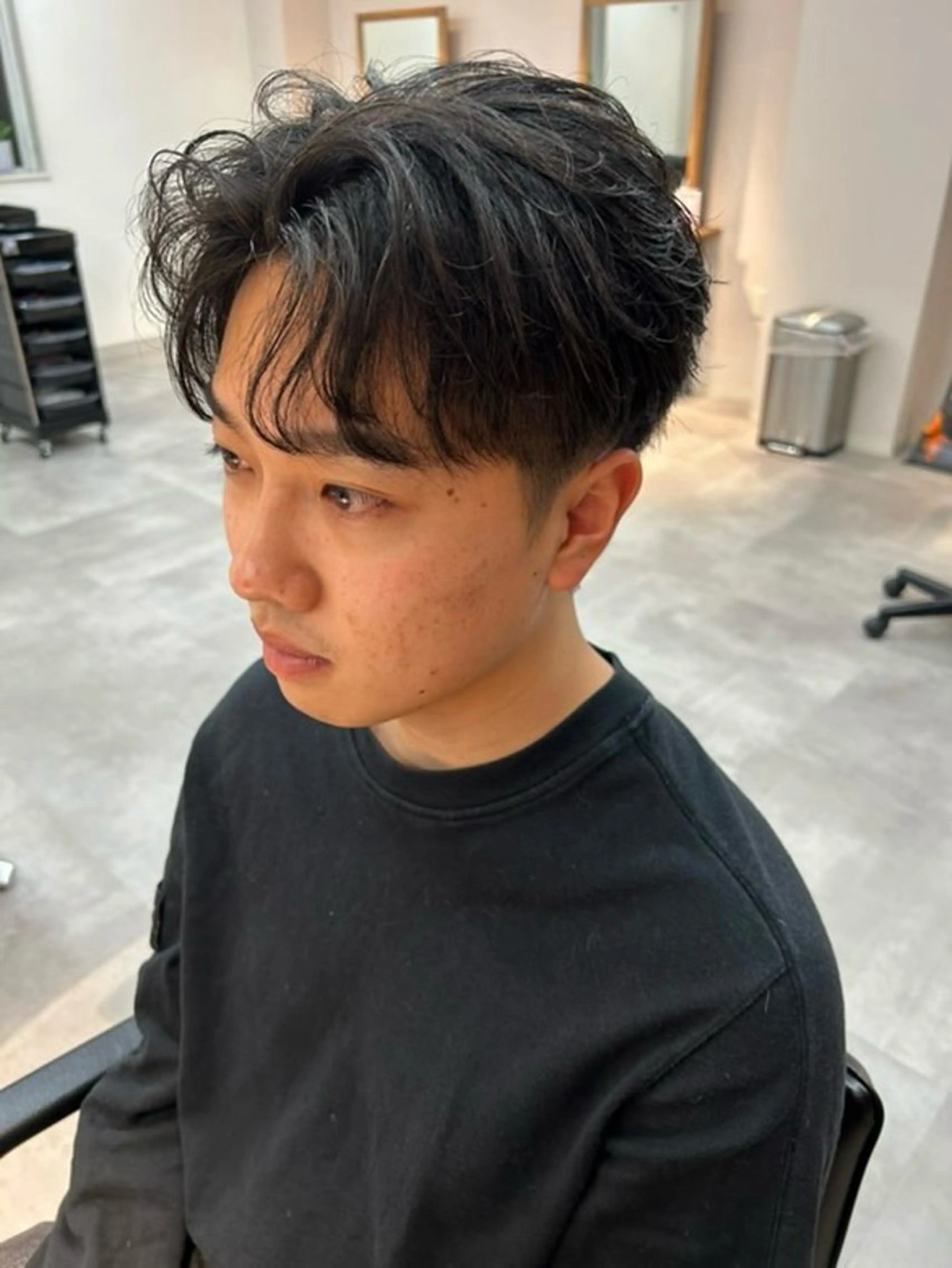 パーマ メンズ センターパート メンズパーマ ニュアンスパーマ カット パーマ トリートメント 男の理想を叶える🔥 メンズパーマ特化｜関のヘアスタイル