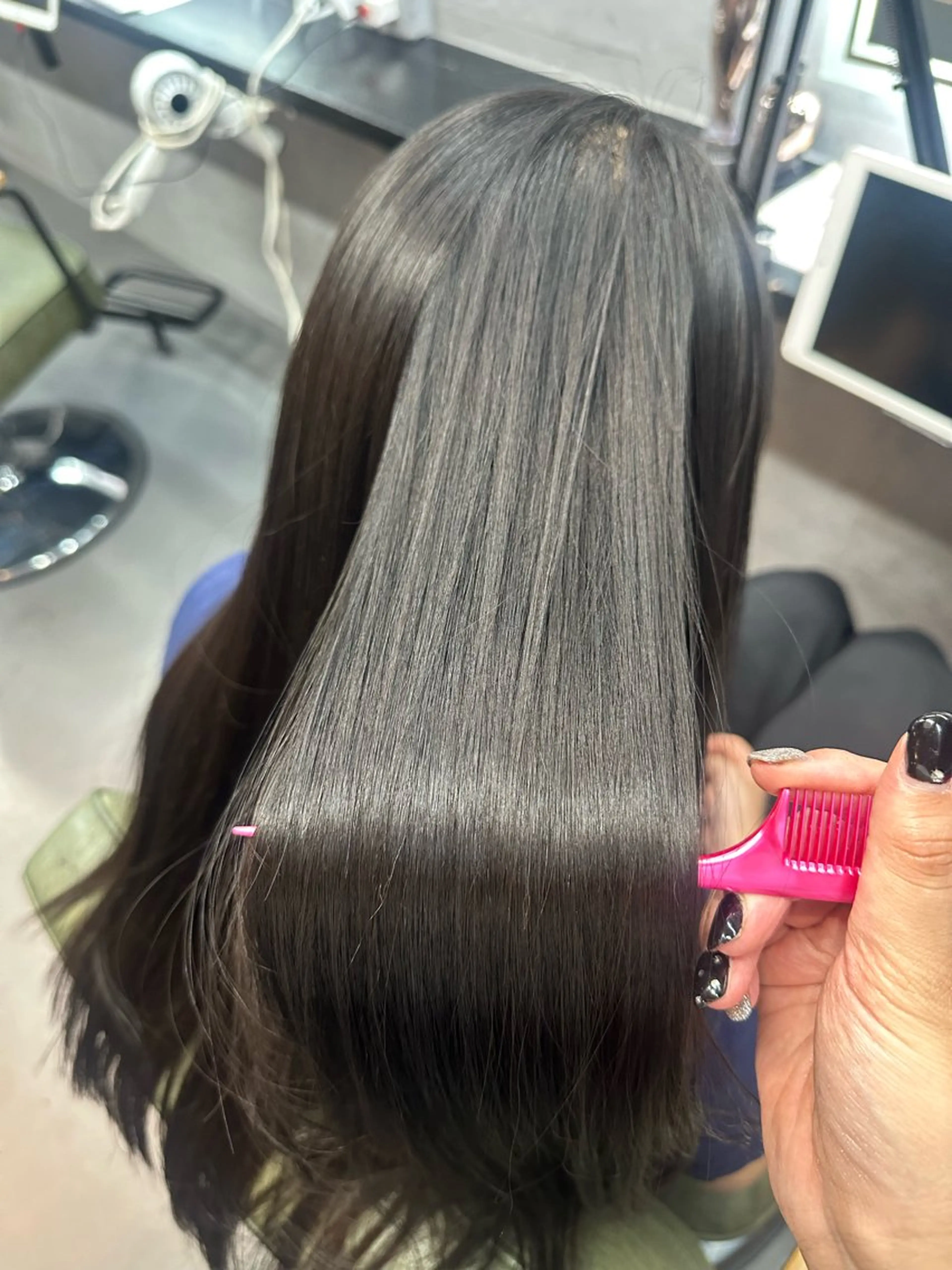 ロング ヘアカラー トリートメント 出崎 風果のヘアスタイル