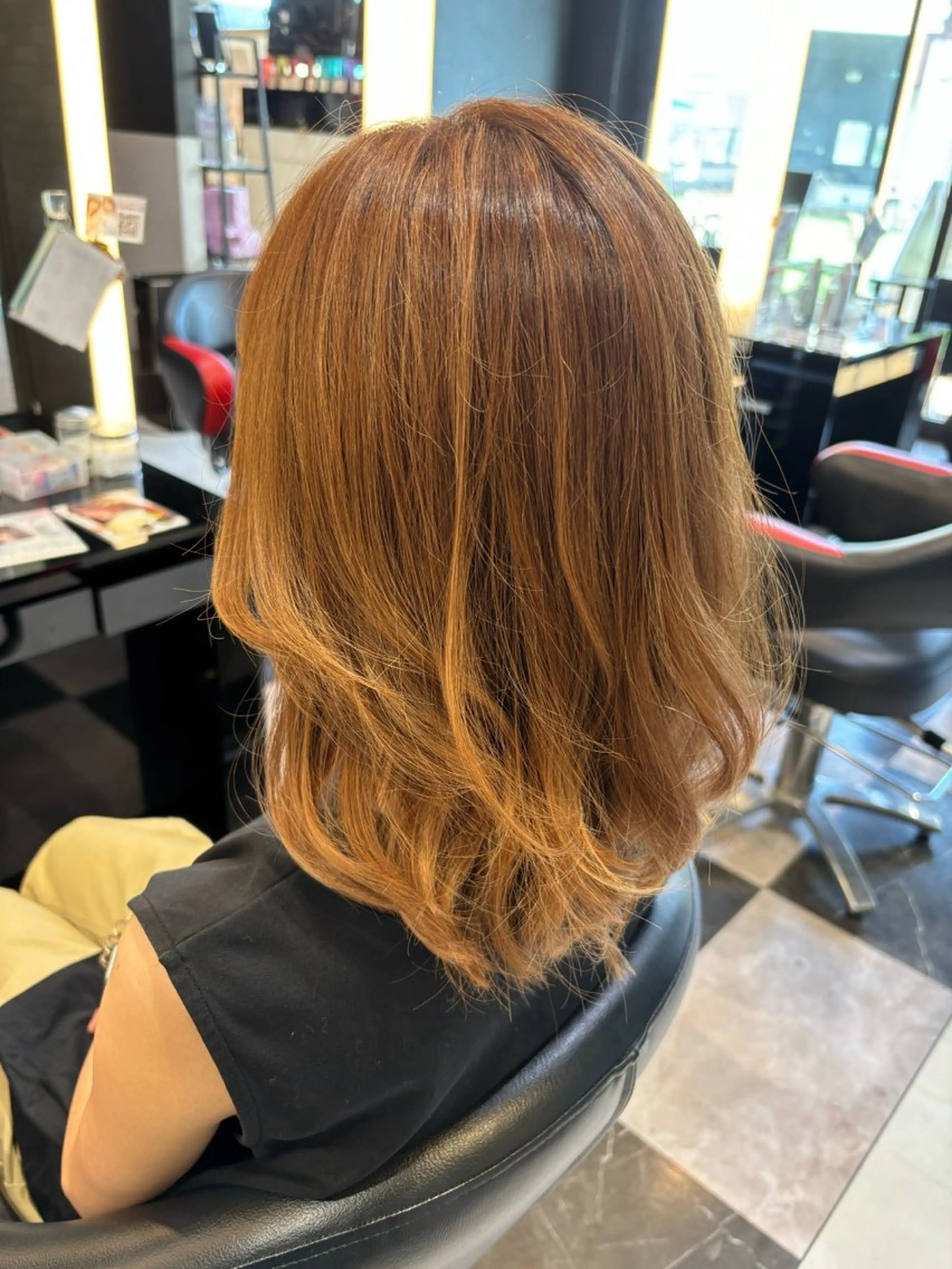 ミディアム カラー ベージュカラー 透明感カラー イルミナカラー レイヤーカット カット ヘアカラー ブリーチ/ヘアケア/ 艶髪/イギチハルのヘアスタイル