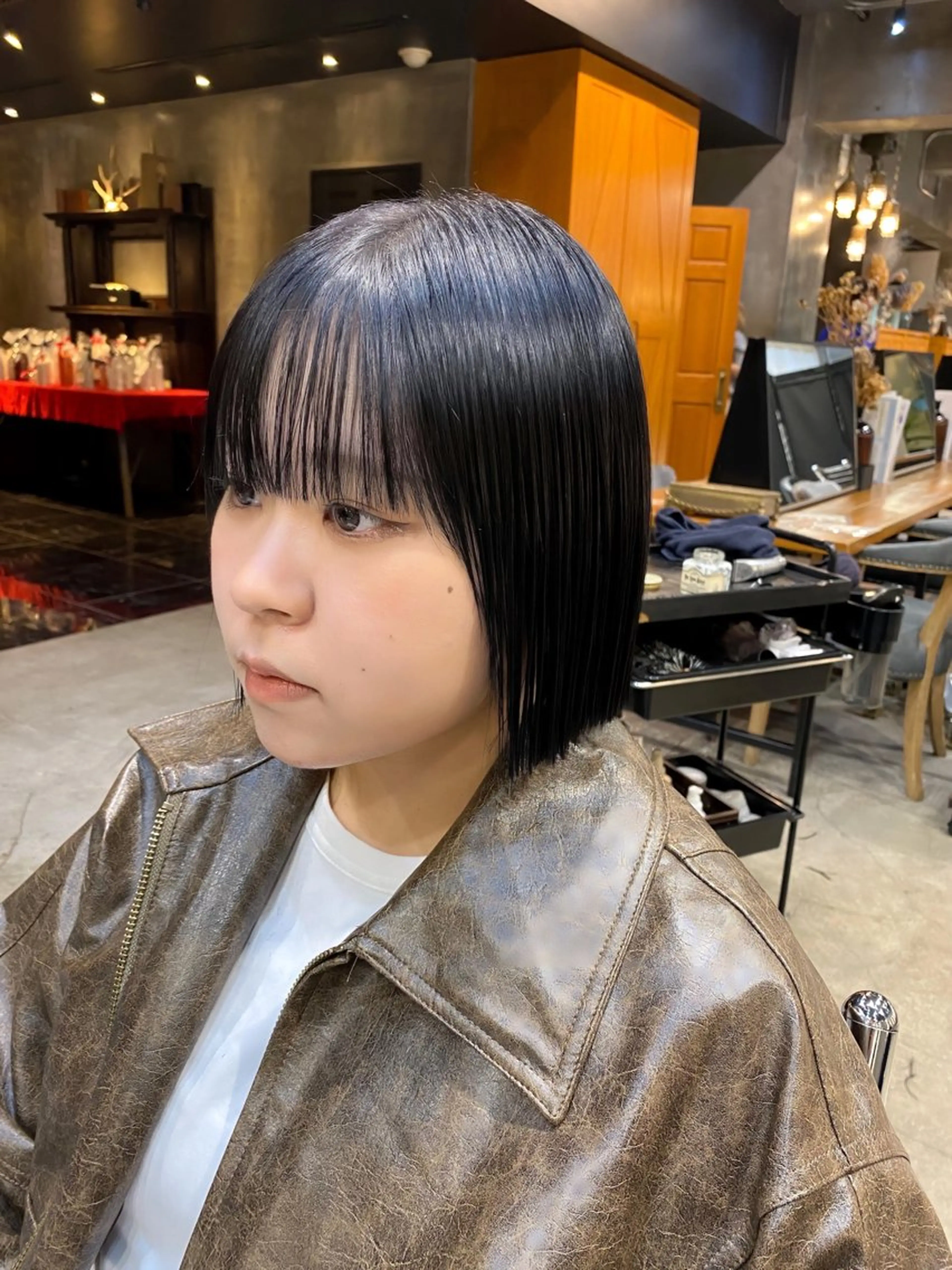 ショート カラー 切りっぱなしボブ 黒髪 ブルーカラー ブルーブラック ボブ カット ヘアカラー トリートメント Ms.CHARM所属・透明感カラー🌿 グレージュ🐺陽介のヘアスタイル