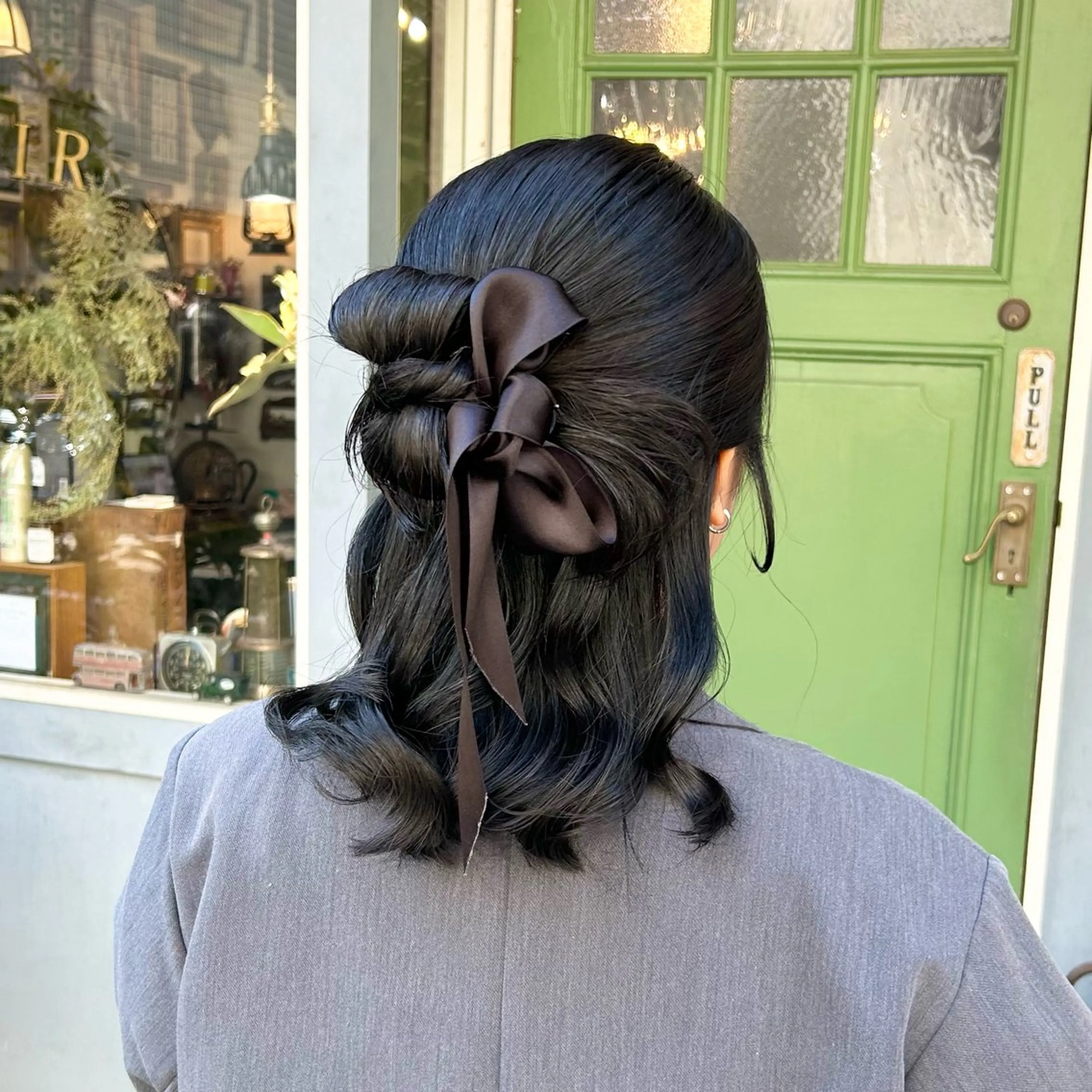 ミディアム ヘアアレンジ ハーフアップ ヘアセット BRITS 渡辺 菜々子のヘアスタイル