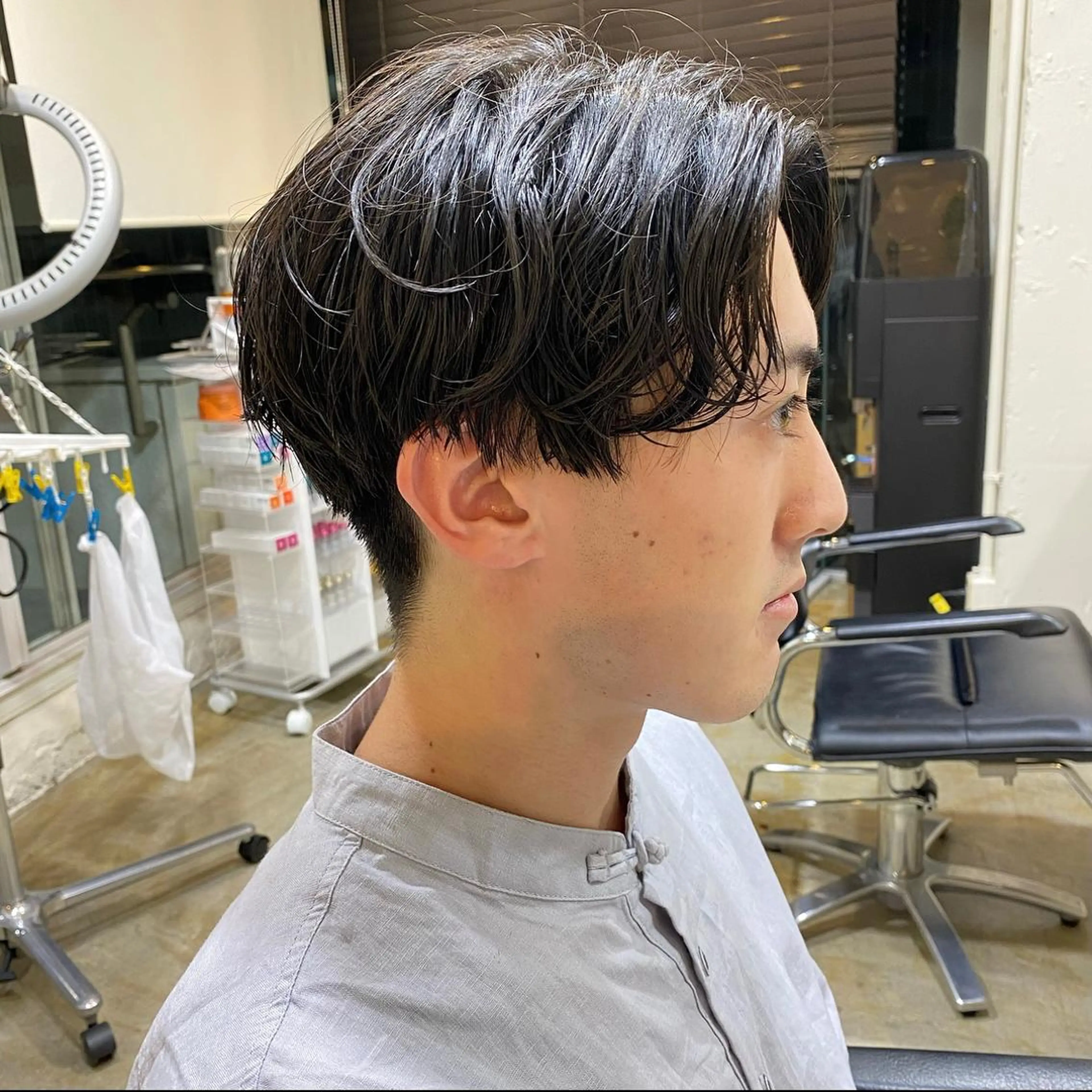 メンズ センターパート JINKIメンズ特化 メンズカットパーマのヘアスタイル