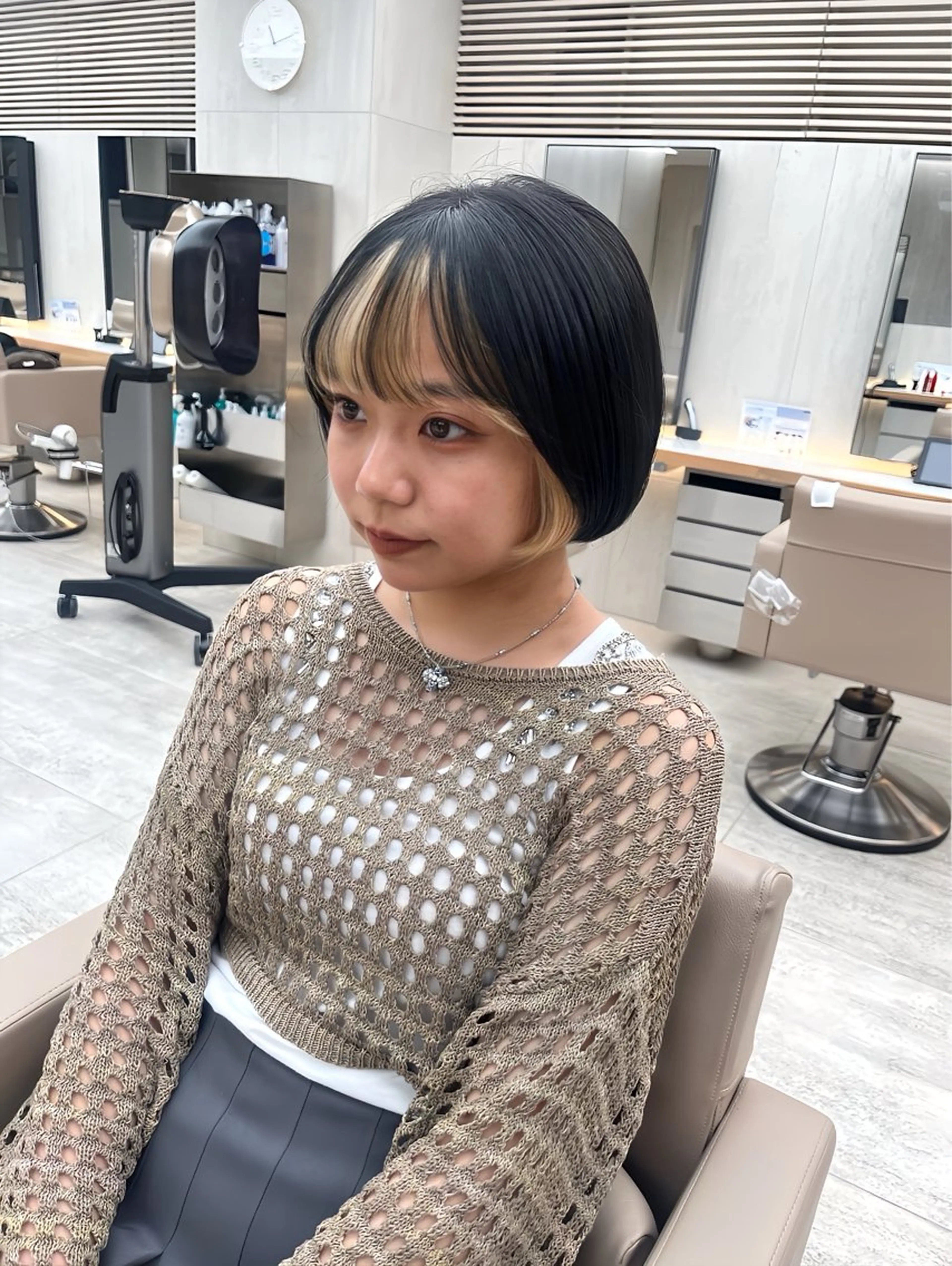 カット➕インナーカラー(顔周り)の写真