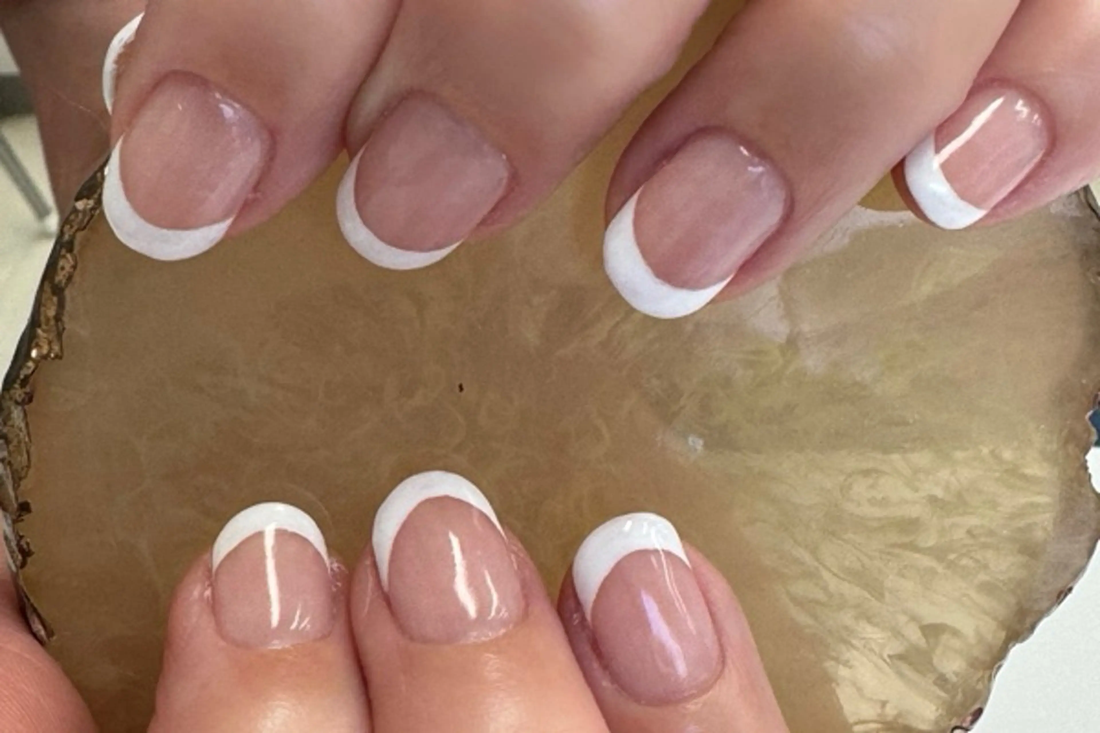 ネイル フレンチネイル ジェルネイル ママリンド　志村坂上店所属・しみ えんのネイルデザイン