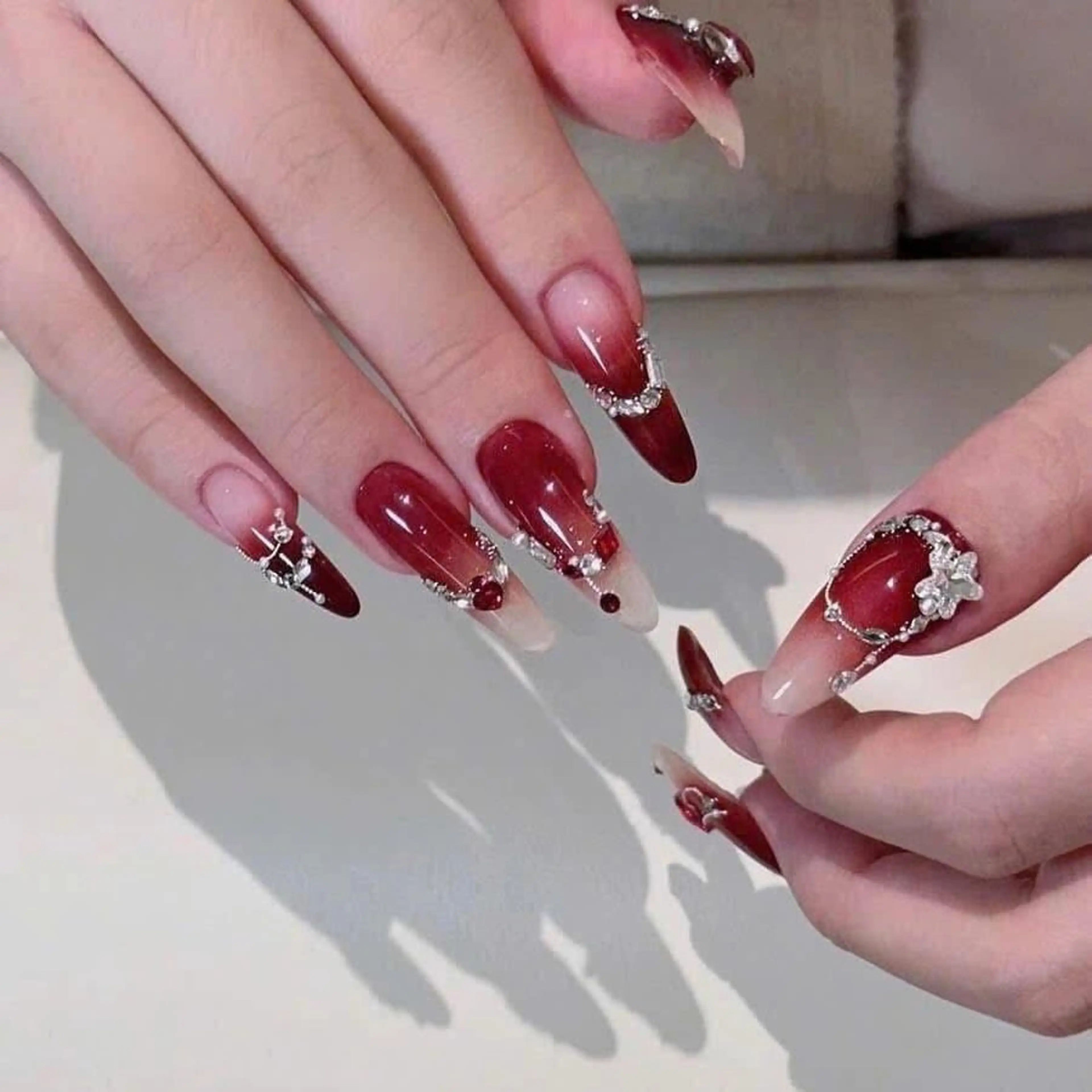 ネイル チークネイル フレンチネイル グラデーション キラキラネイル 韓国ネイル ハンドネイル Minette nailHuongのネイルデザイン