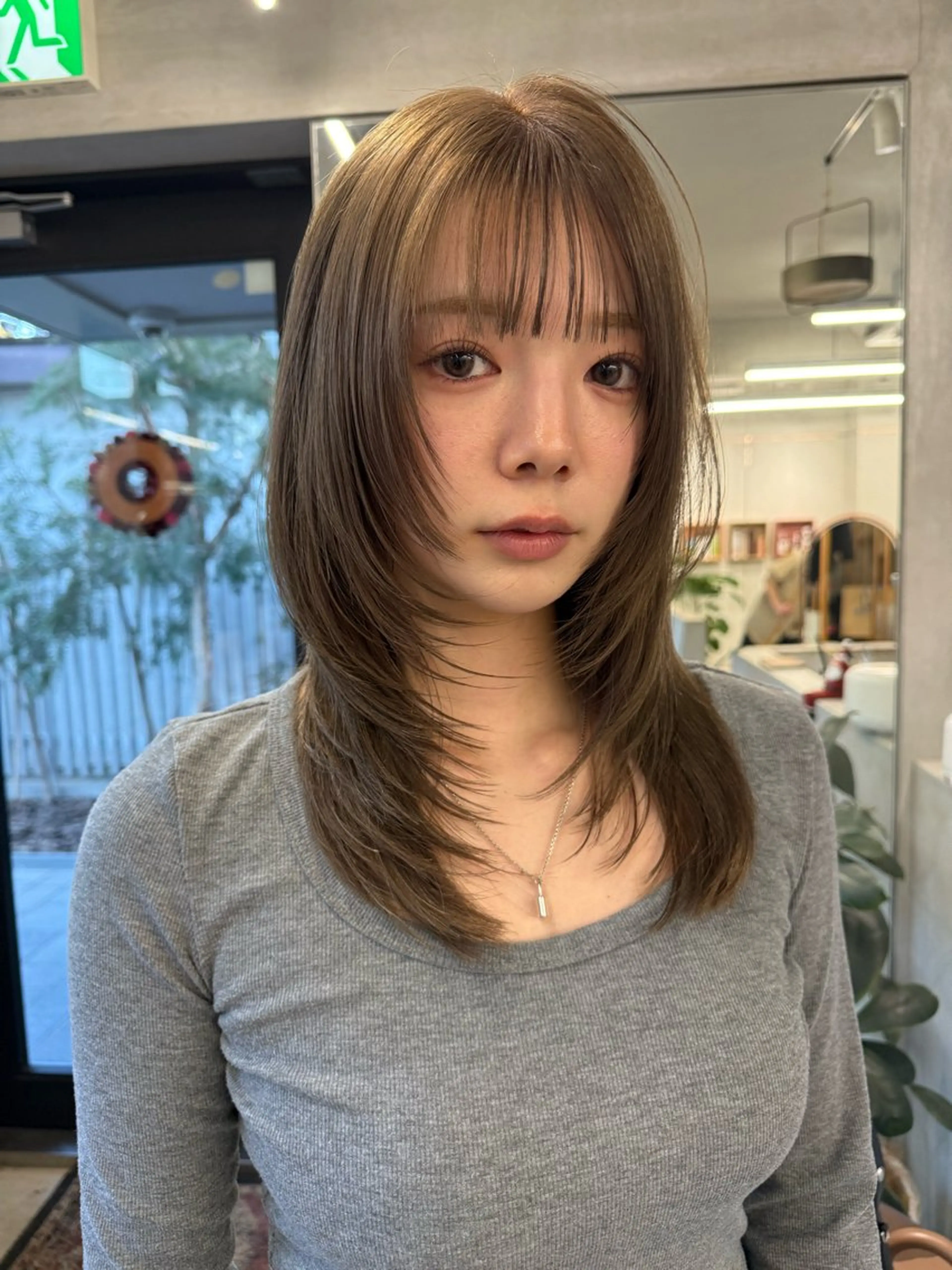セミロング カラー ベージュカラー レイヤーカット カット ヘアカラー サカモト ナオミのヘアスタイル