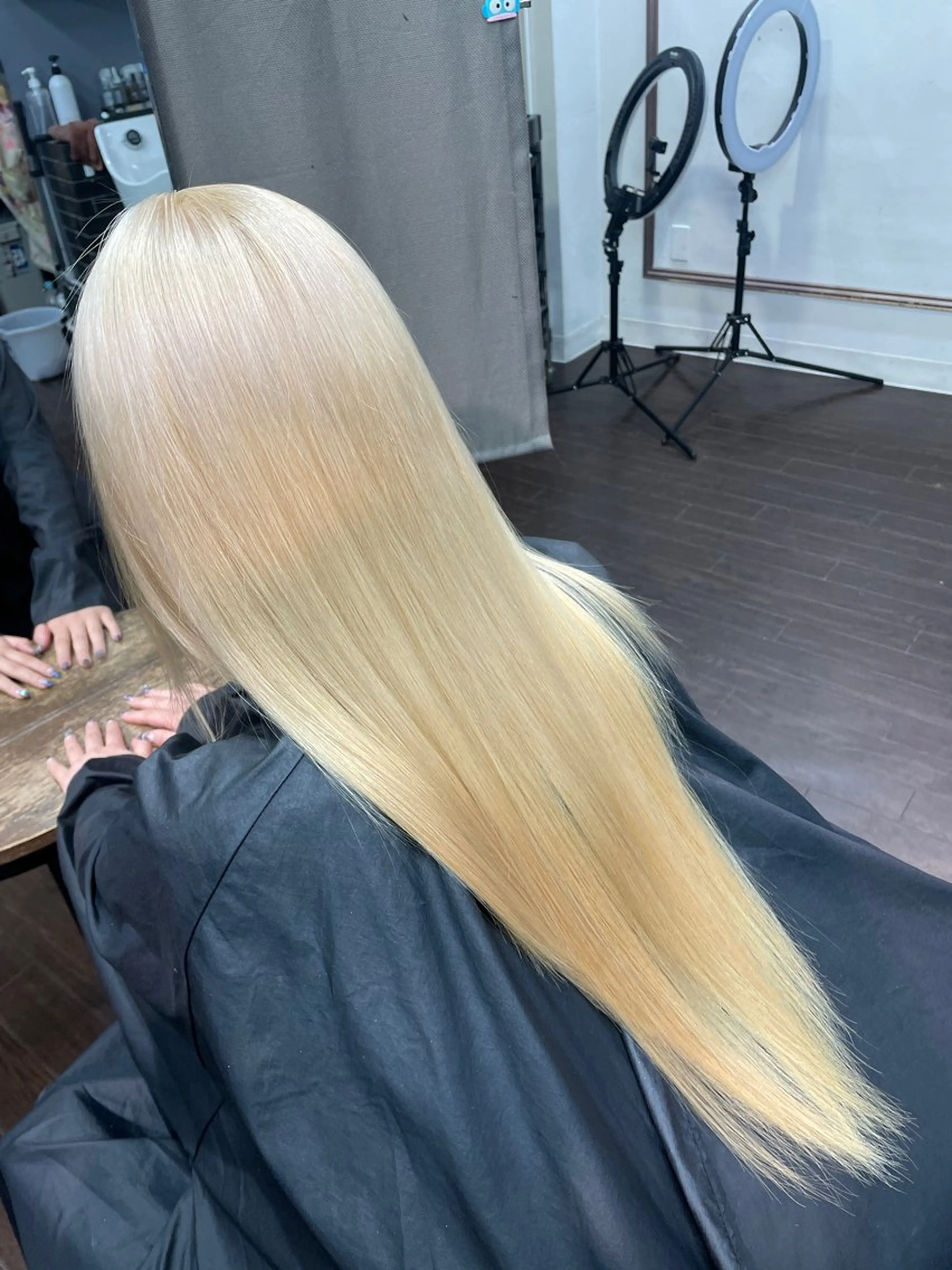 ロング カラー 抜きっぱなしブロンド ブロンド ハイトーンカラー chloe 【クロエ】のヘアスタイル