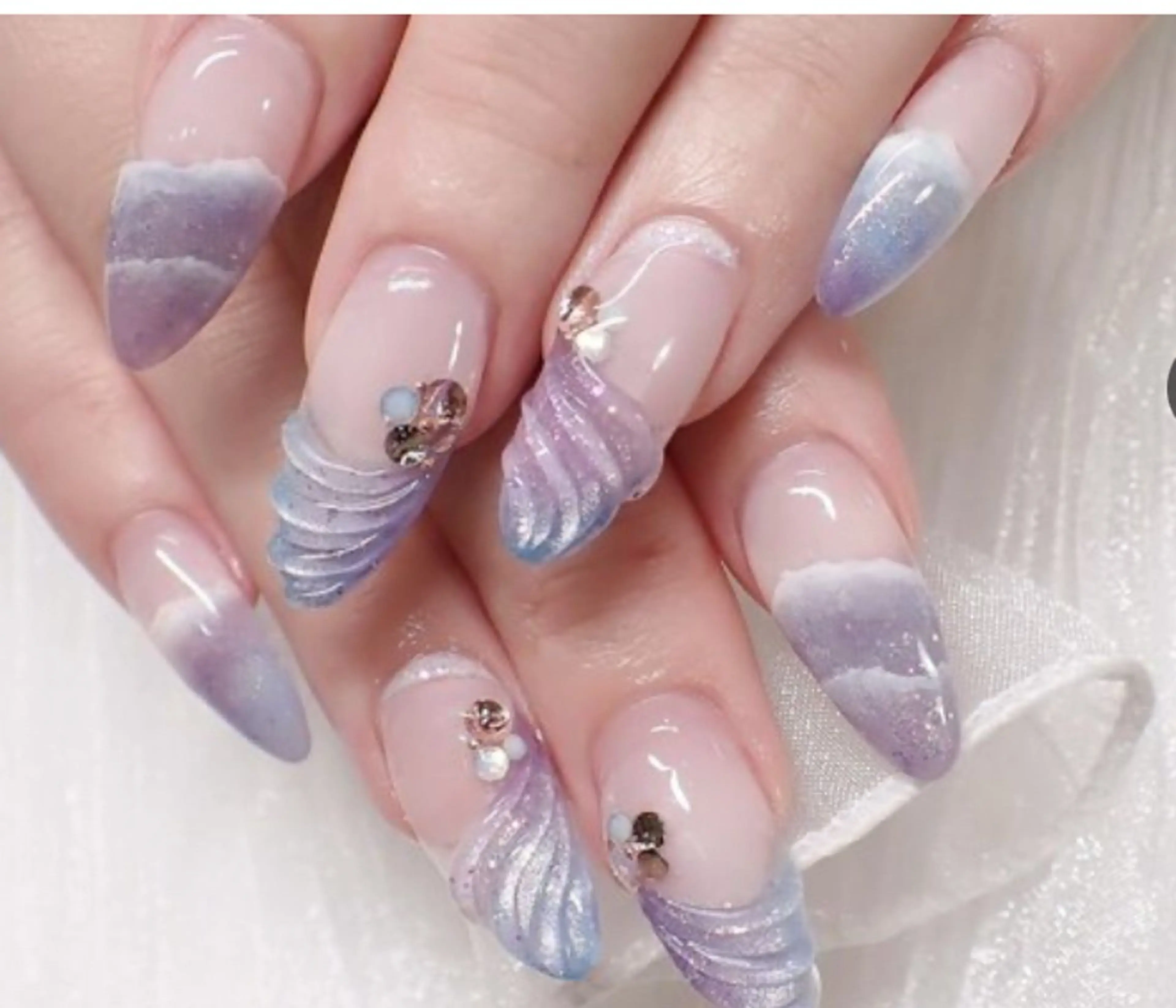 ネイル Nailsalon Charis.yuのネイルデザイン