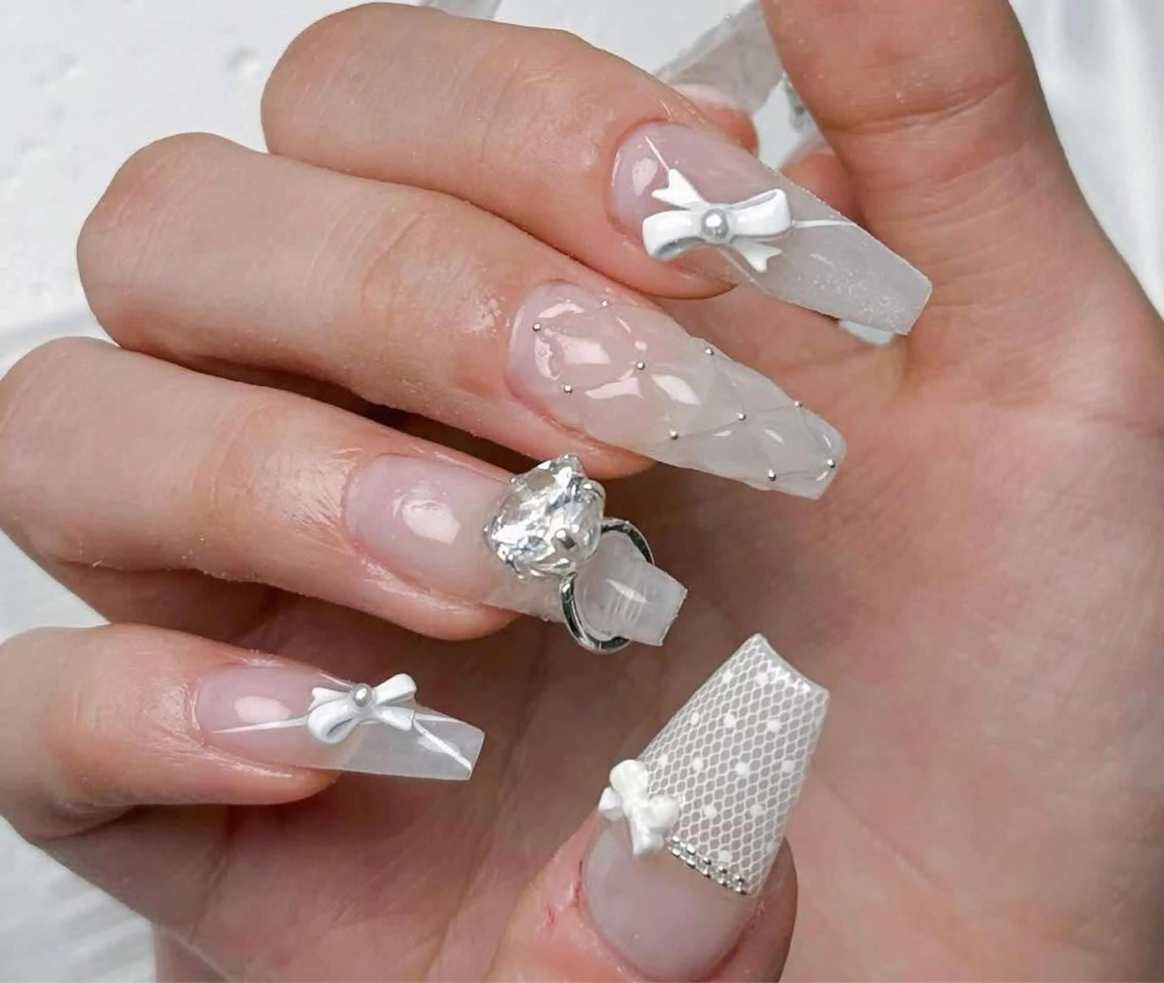 ネイル オーロラネイル フレンチネイル ジェルネイル ハロウィン 韓国ネイル ハンドネイル H.baby Nail Salonのネイルデザイン