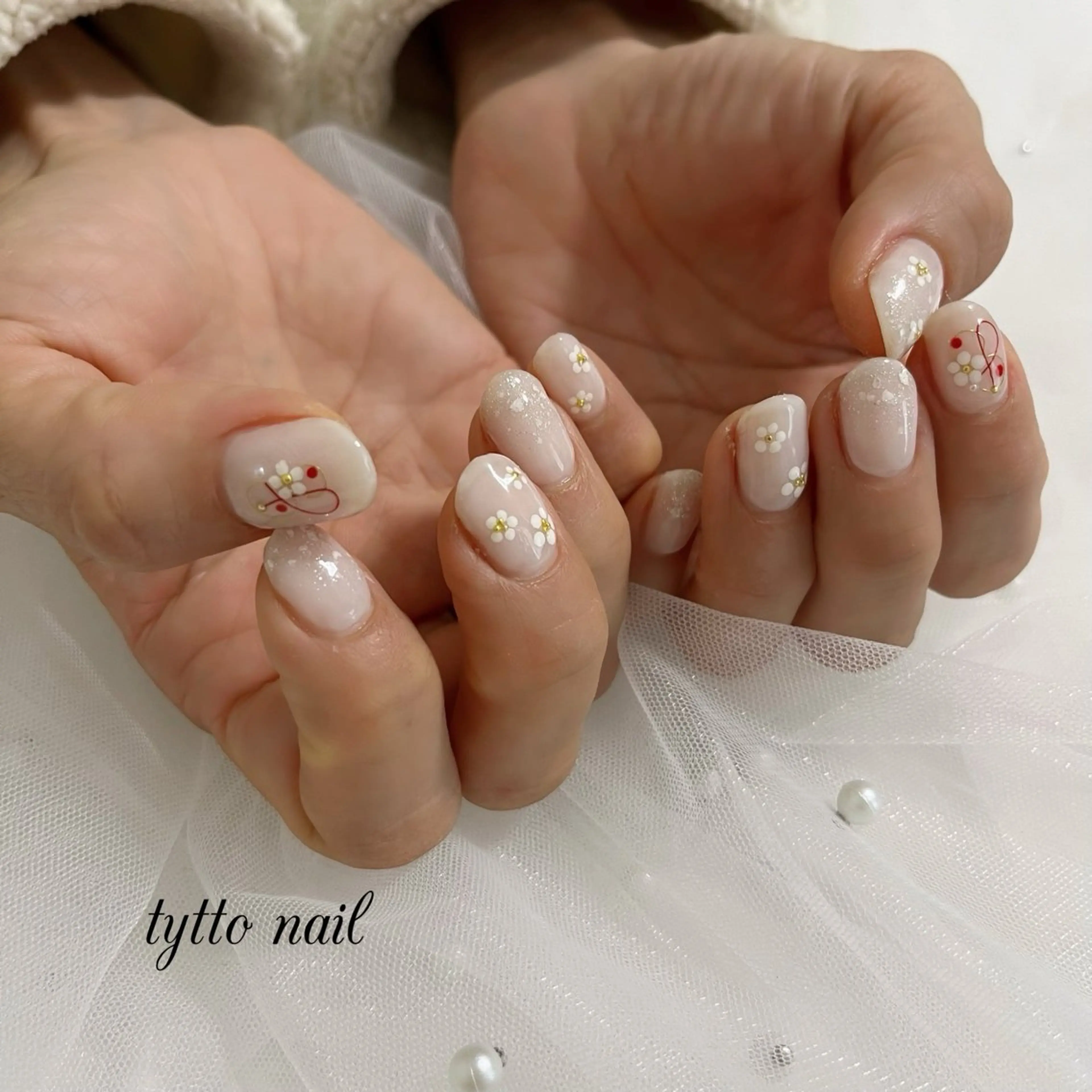 ネイル フラワーネイル ラメ(グリッター) ショートネイル 冬ネイル ハンドネイル tytto nail ❤︎‪‪eri‪‪のネイルデザイン