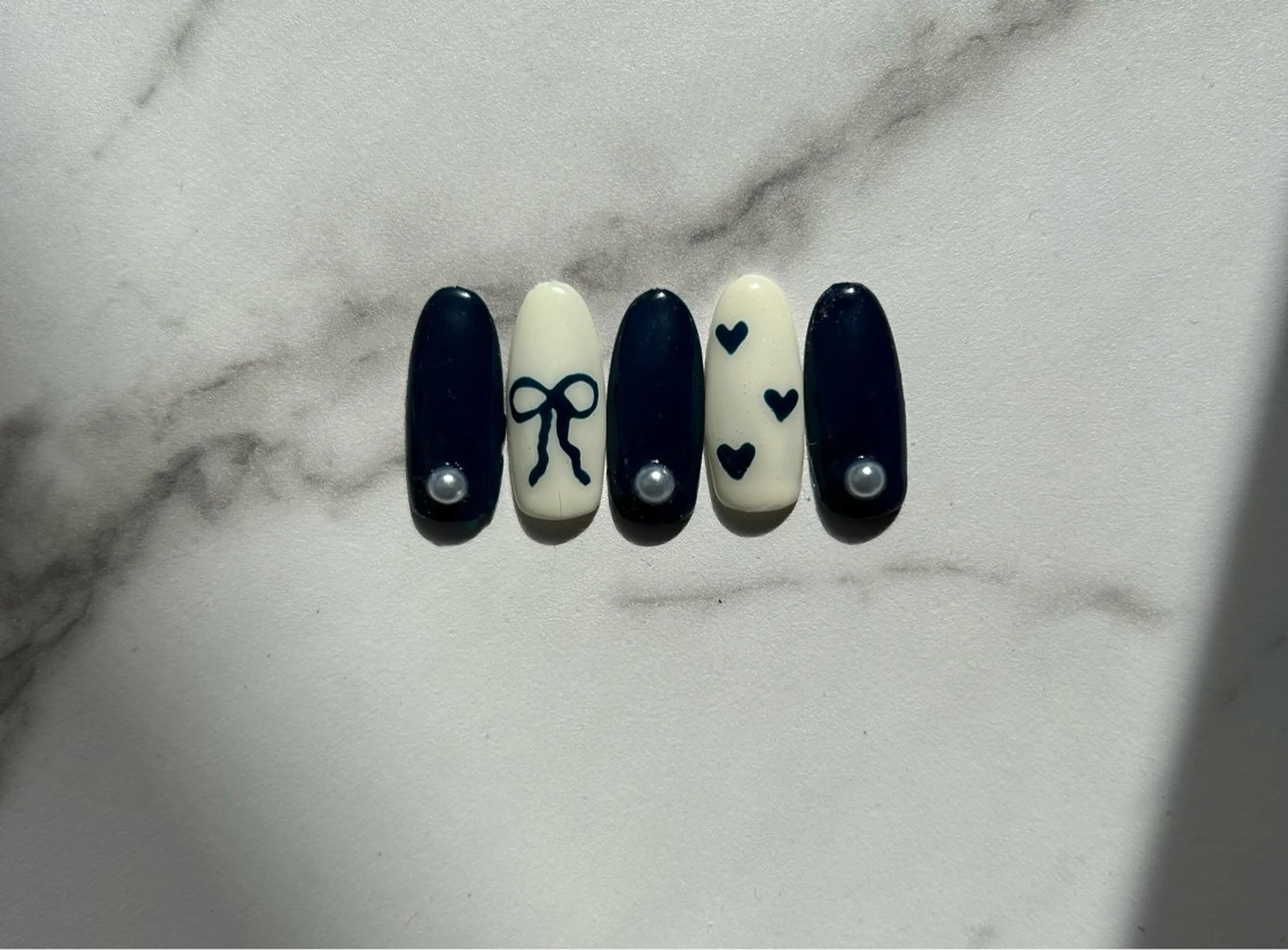 ネイル アートネイル ハート リボン シンプルネイル ワンホンネイル ArcoIris所属・Arco Iris 告瑠莉のネイルデザイン