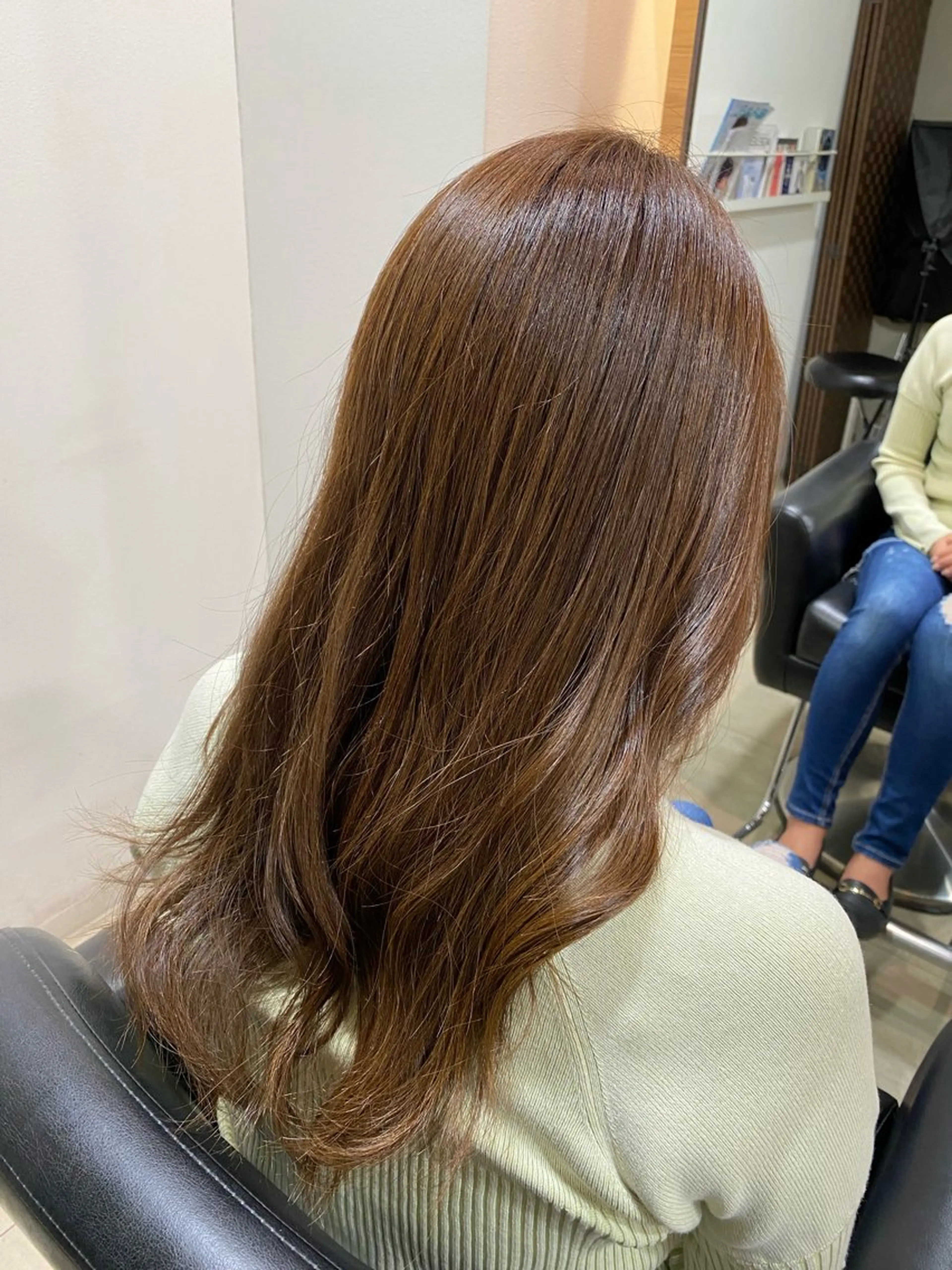 ロング カラー ブリーチ ブラウンカラー ナチュラルブラウン ブリーチなしカラー 松本 絢乃のヘアスタイル