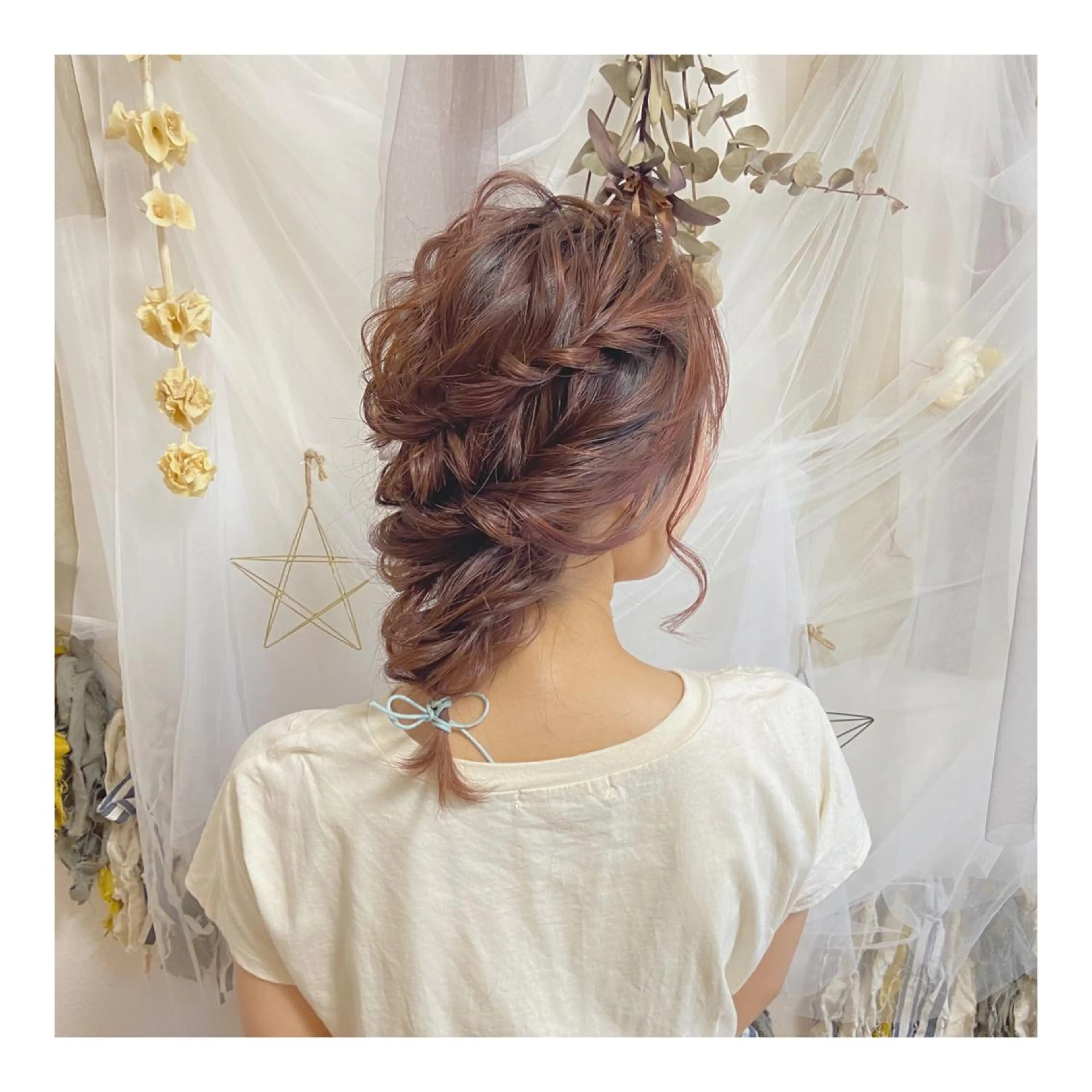 セミロング ヘアアレンジ ヘアアンドメイクムタ 新居のヘアスタイル