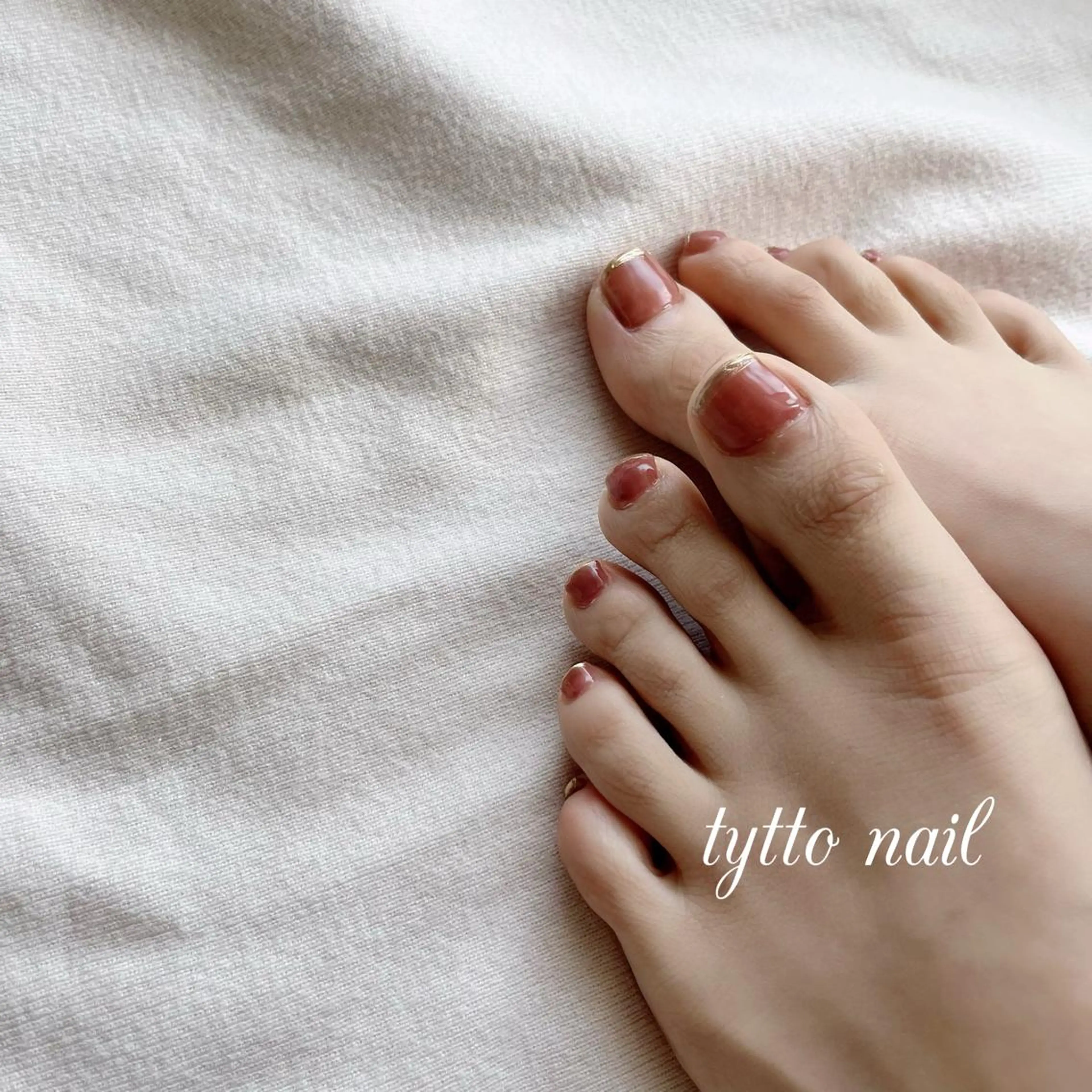 ネイル ブラウン フットネイル キラキラネイル ミラーネイル ワンカラーネイル フットネイル tytto nail ❤︎‪‪eri‪‪のネイルデザイン