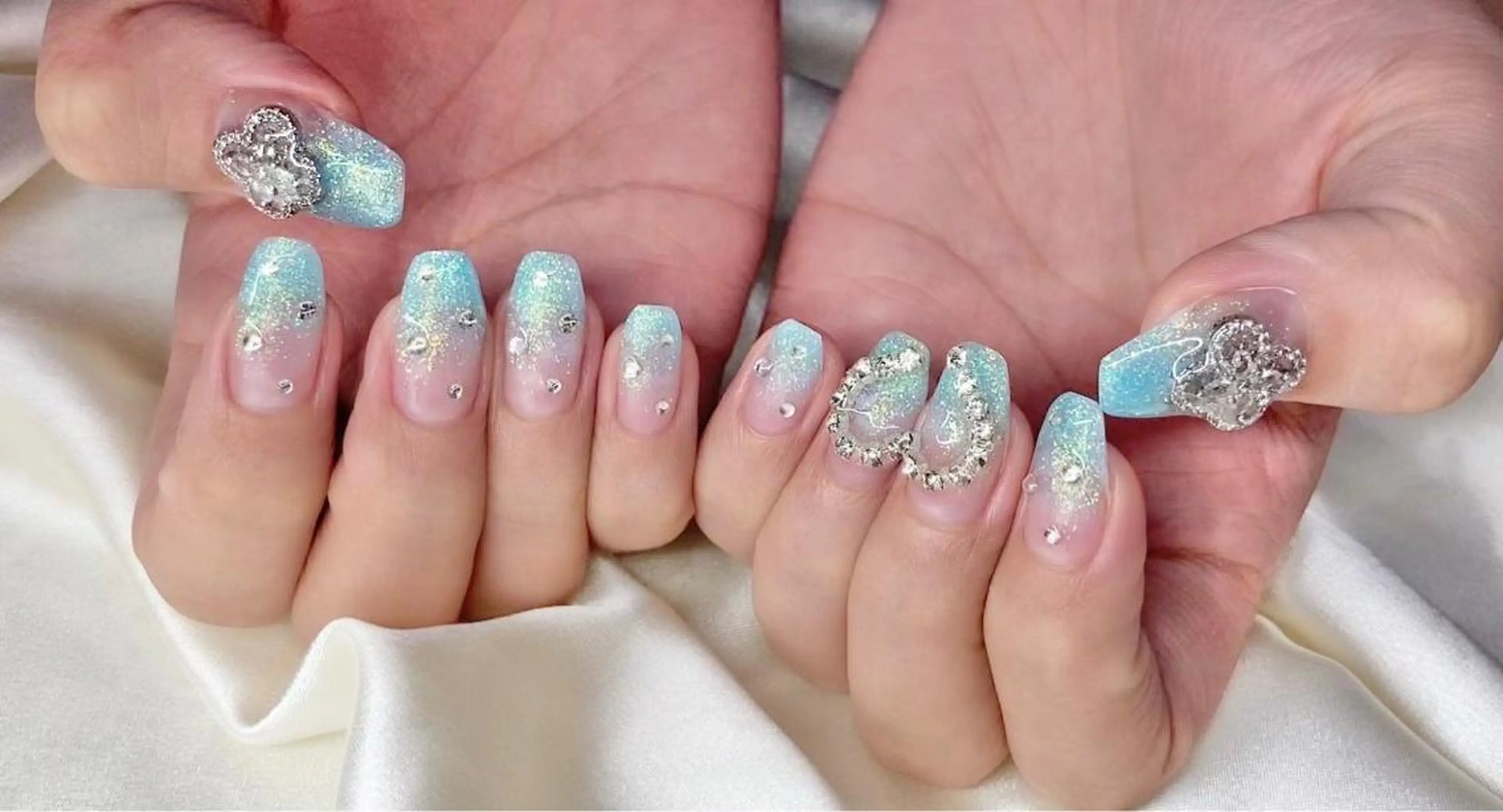 ネイル マツエク・マツパ アイブロウ 韓国風マツエク パリジェンヌラッシュリフト まつげパーマ ワンホンマツエク 長さ出し ハンドネイル Nail&eye Belire 新宿のネイルデザイン