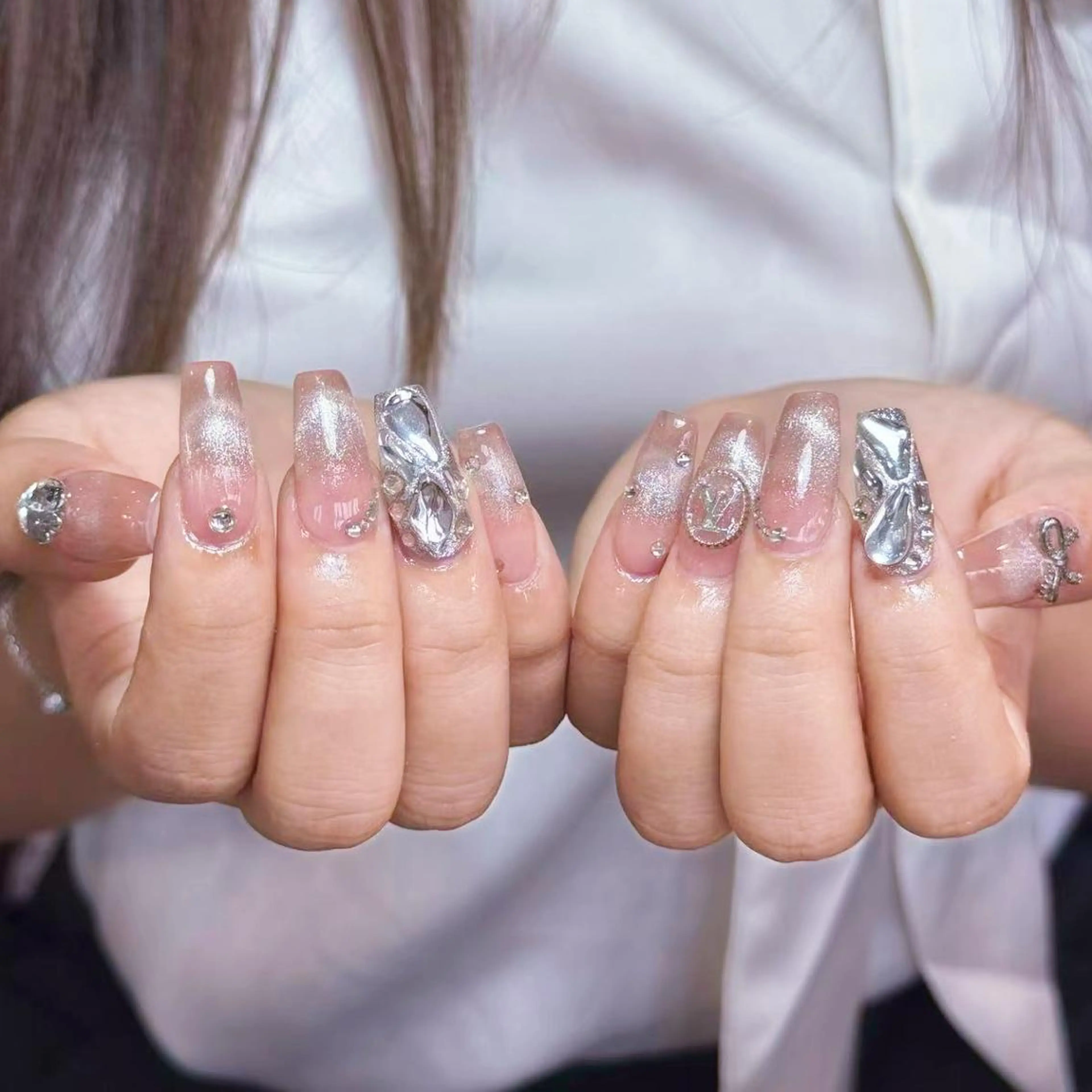 ネイル アートネイル オーロラネイル ガーリー キラキラネイル 韓国ネイル ハンドネイル DIANMOND NAIL🌸のネイルデザイン