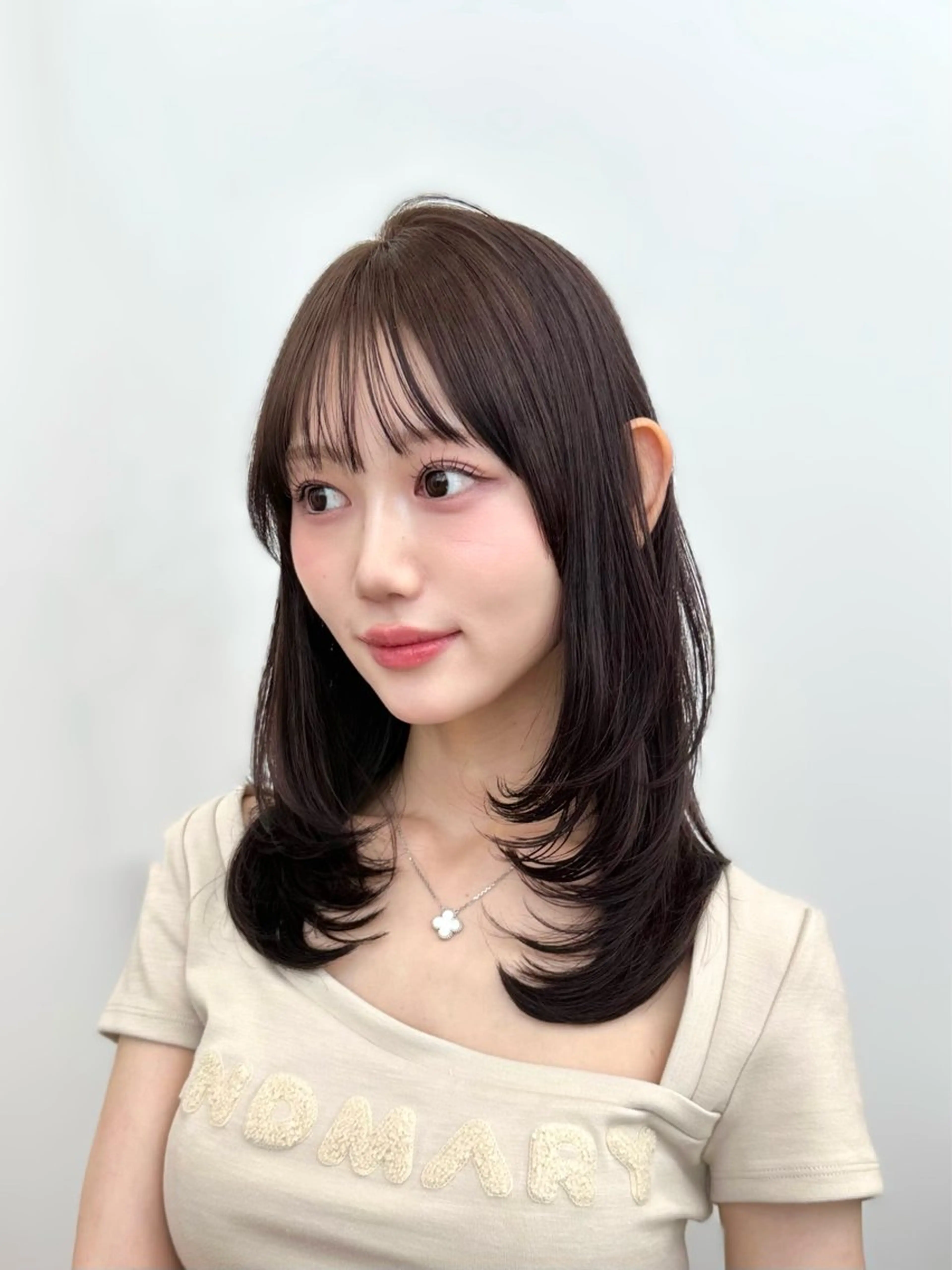 ミディアム カラー ミディアムレイヤー 透明感カラー グレージュ レイヤーカット 盛れる顔周り /透明感/かりん🎀のヘアスタイル