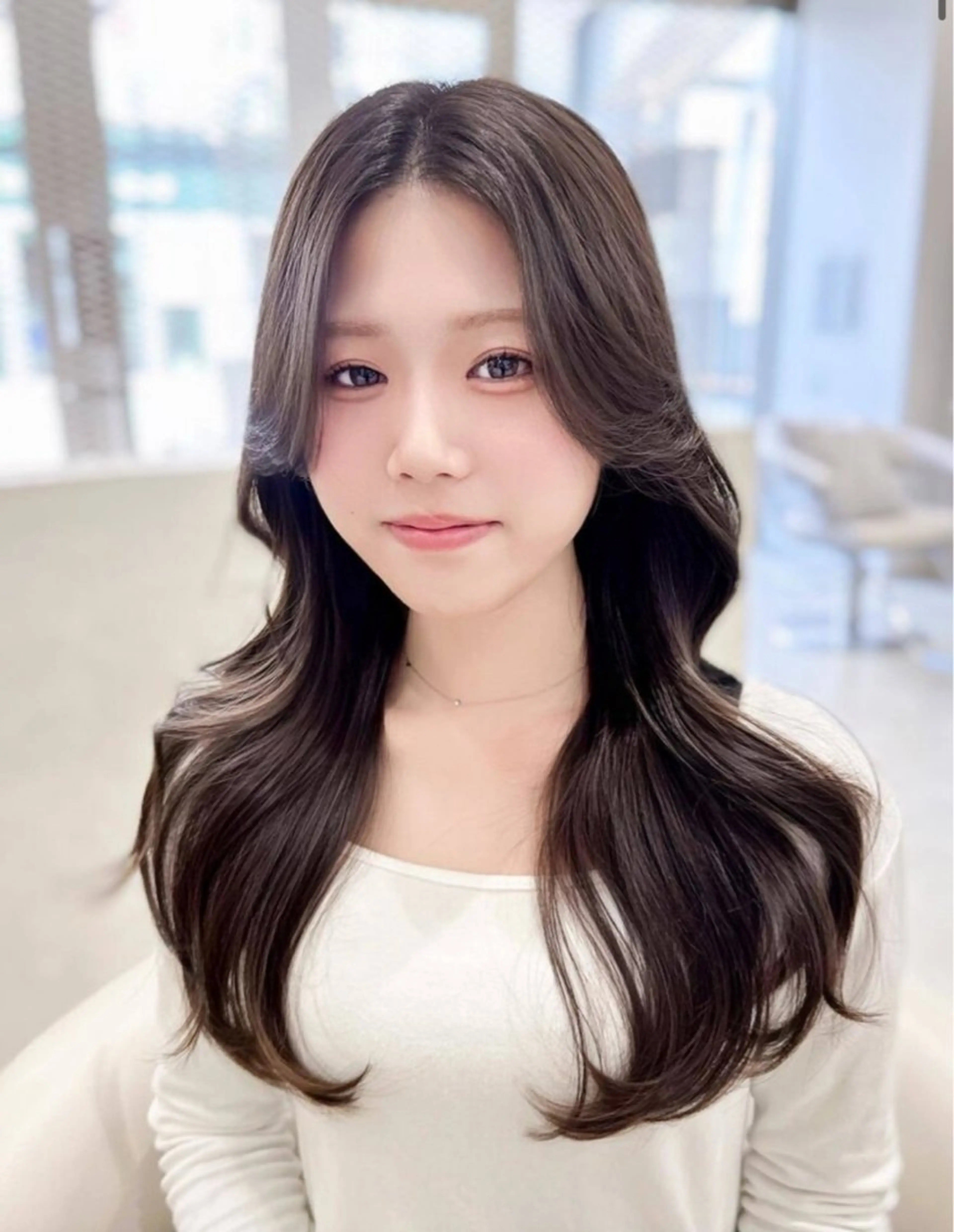 ロング カラー 伊藤 優里のヘアスタイル