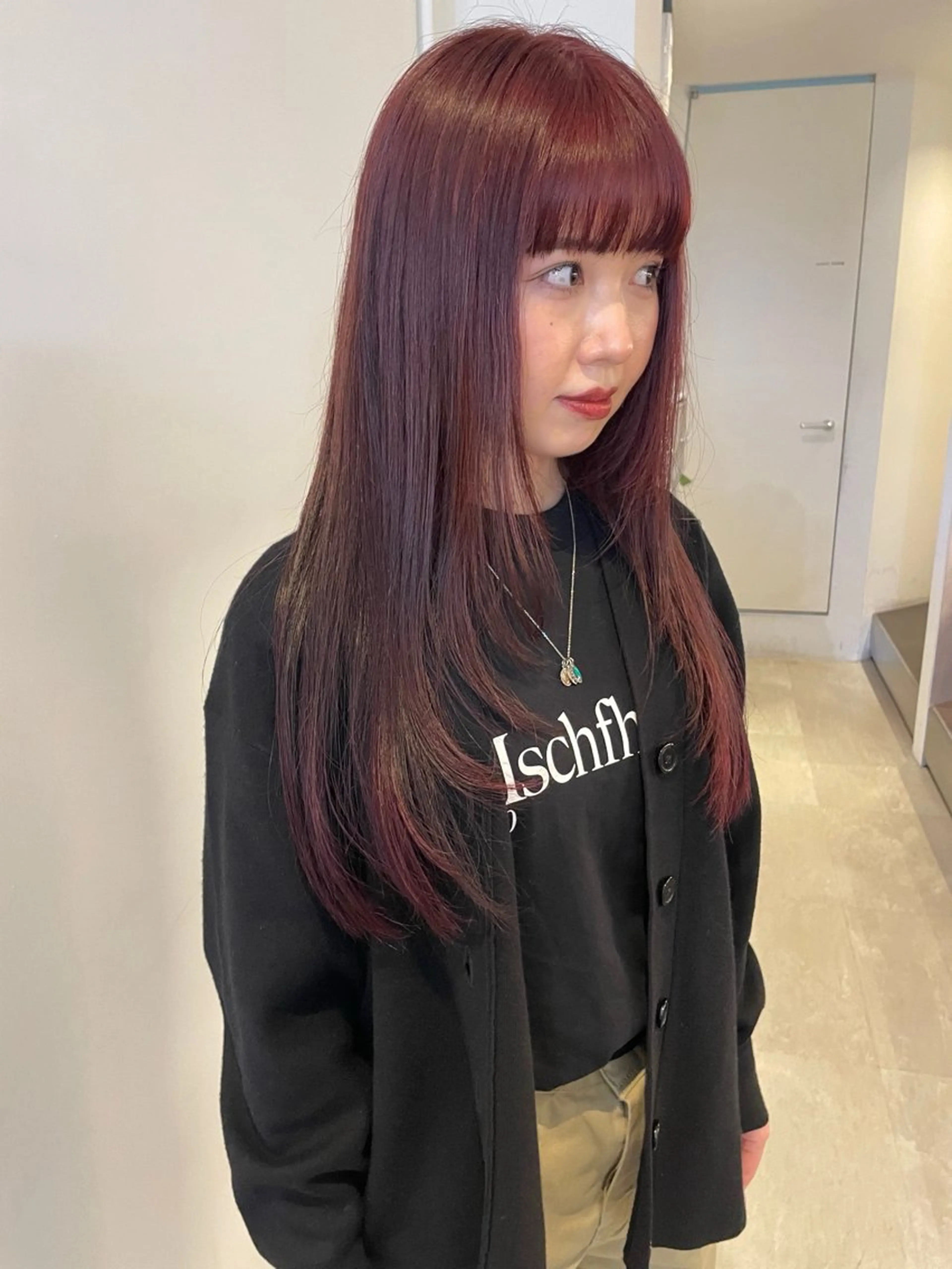 ロング カラー ブリーチ ボルドーカラー ケアブリーチ ダブルカラー ブリーチなしカラー ヘアカラー トリートメント MIU/ルーツカラー 顔まわりレイヤーのヘアスタイル