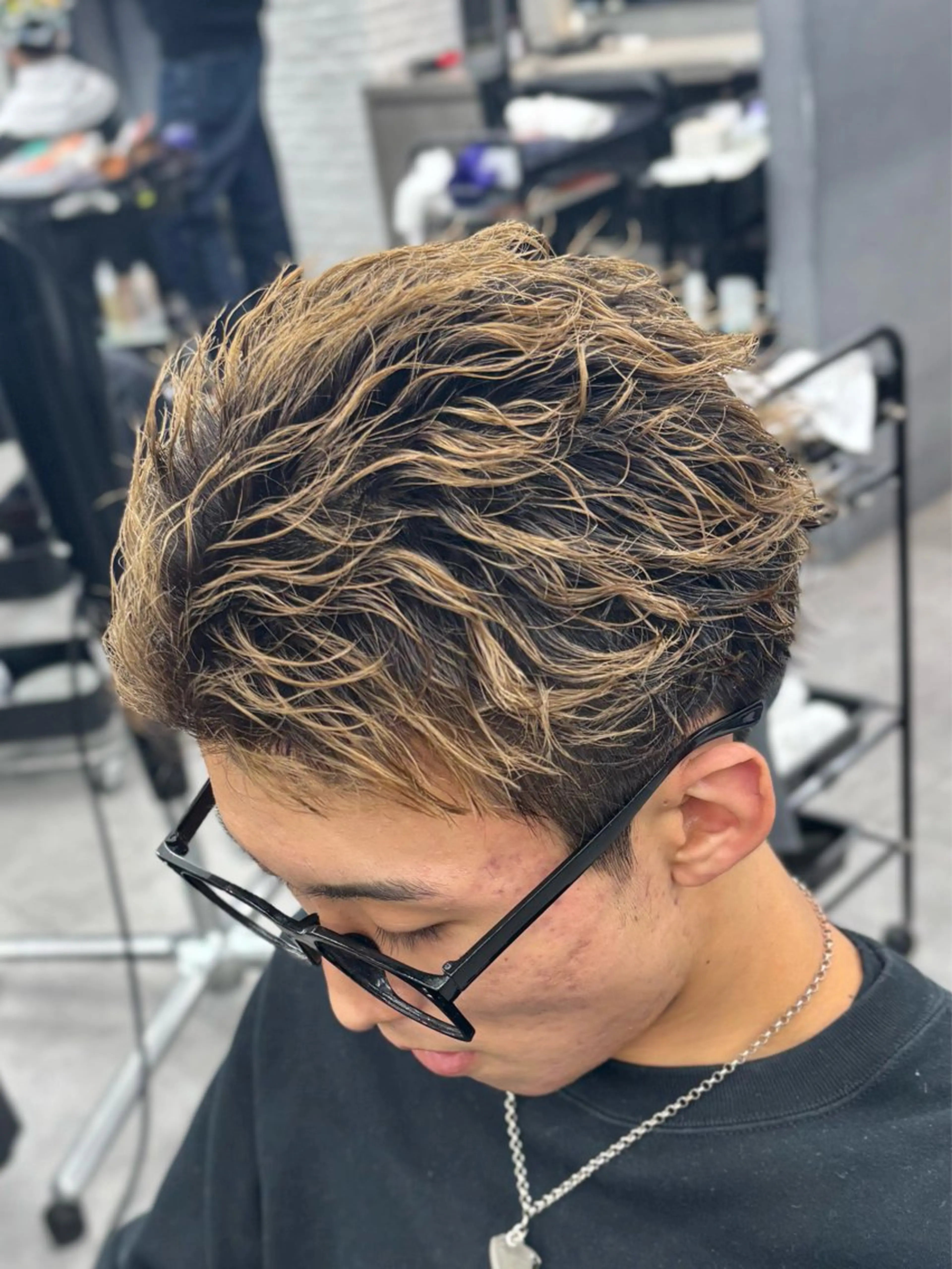 パーマ メンズ メンズブリーチ メンズパーマ カット パーマ 【ØVARL】🦁 メンズパーマ/レオのヘアスタイル