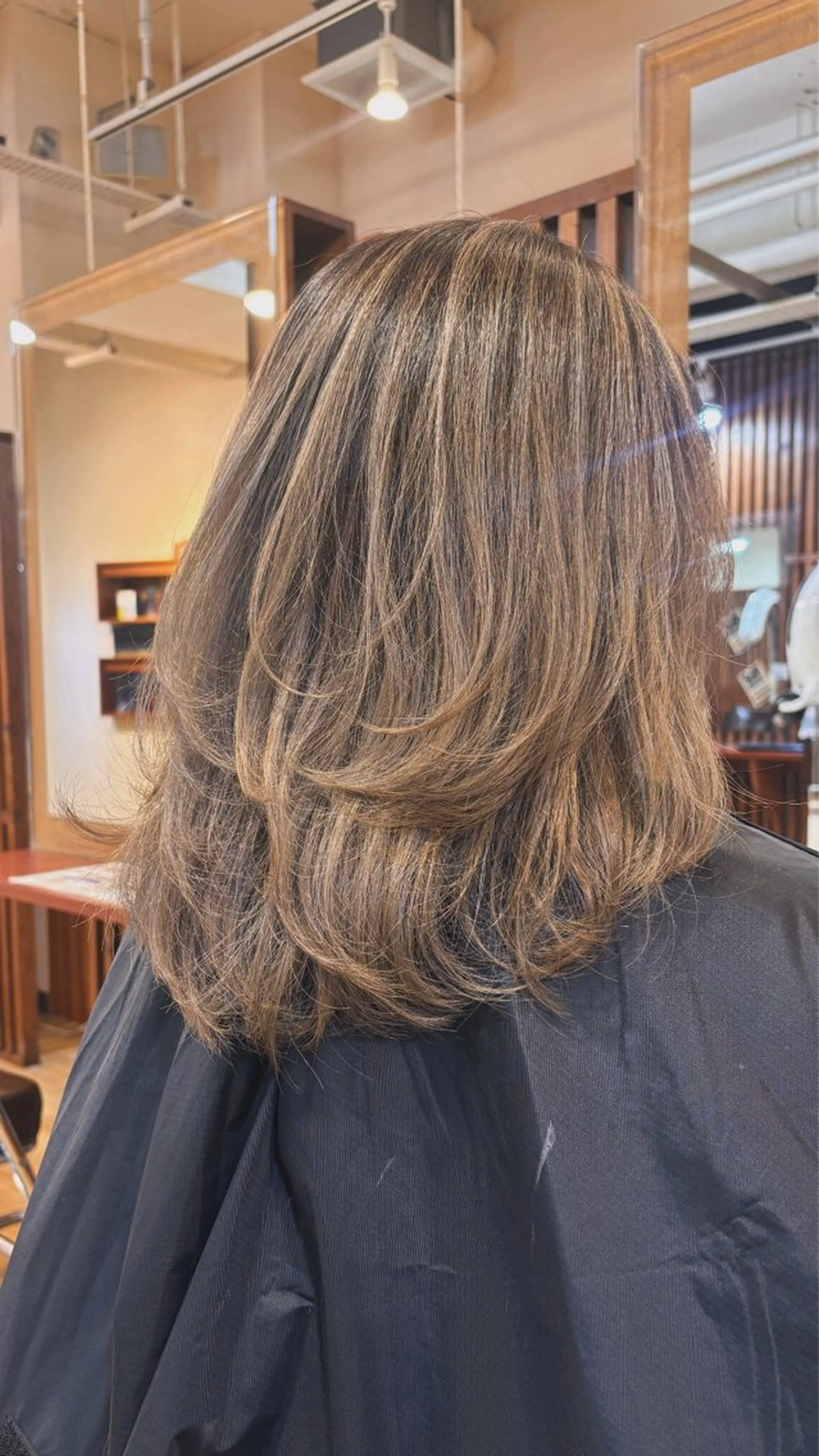 セミロング ヘアカラー BLITZ Nana❤️‍🔥のヘアスタイル