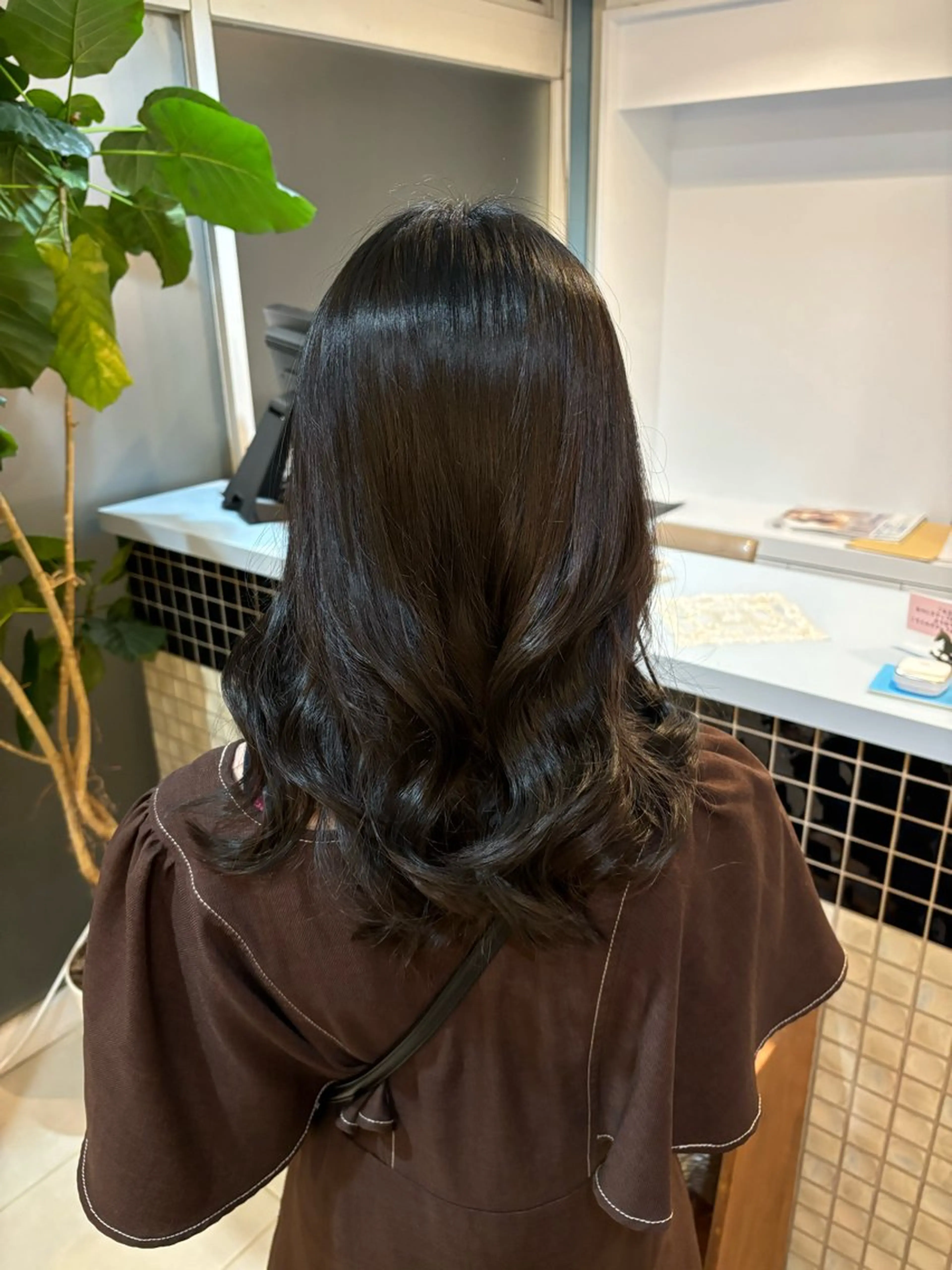 セミロング カラー 伊藤 杏奈のヘアスタイル