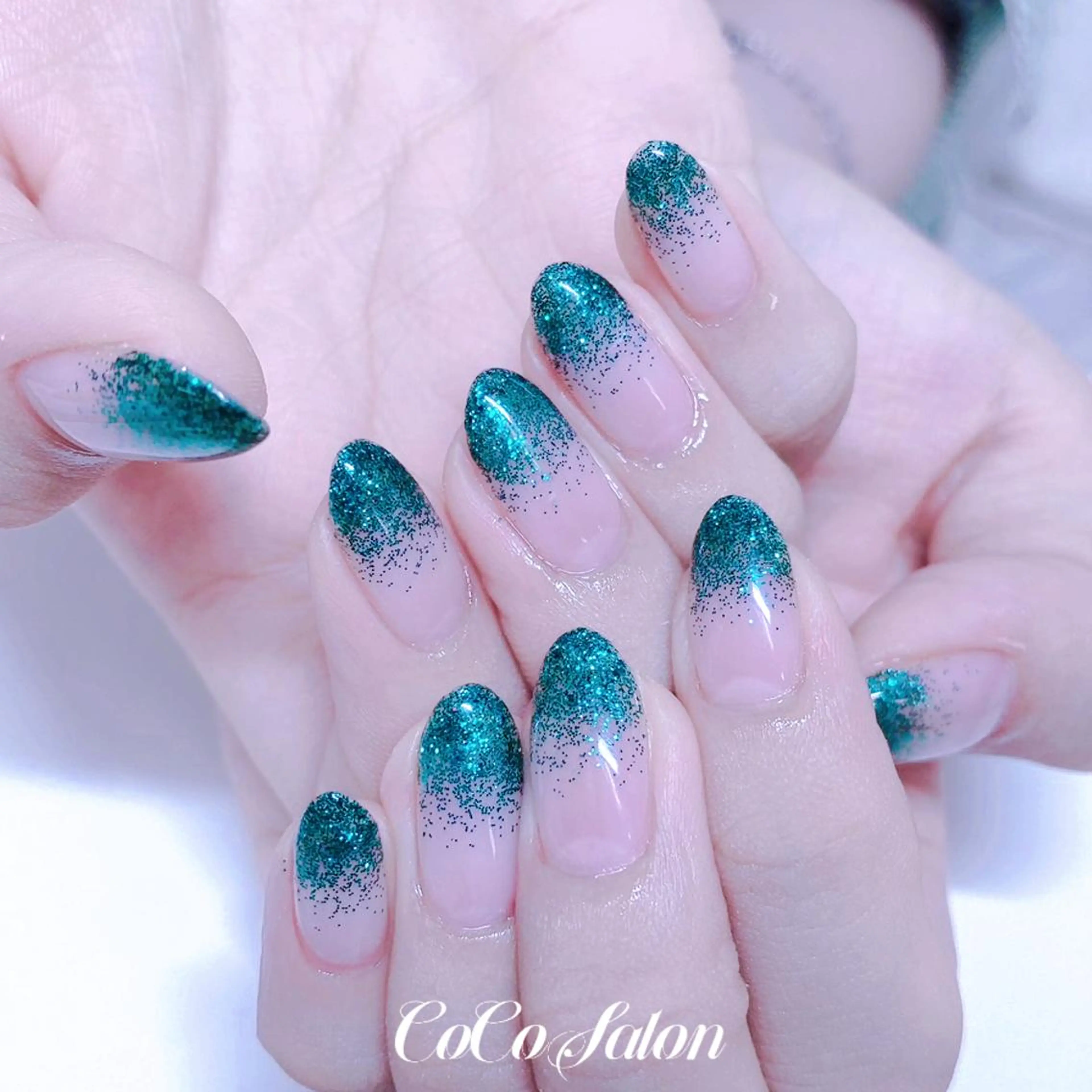 ネイル グラデーション ラメ(グリッター) ラメグラデーション 夏ネイル ハンドネイル CoCoSalon ネイル/まつ毛予約のネイルデザイン