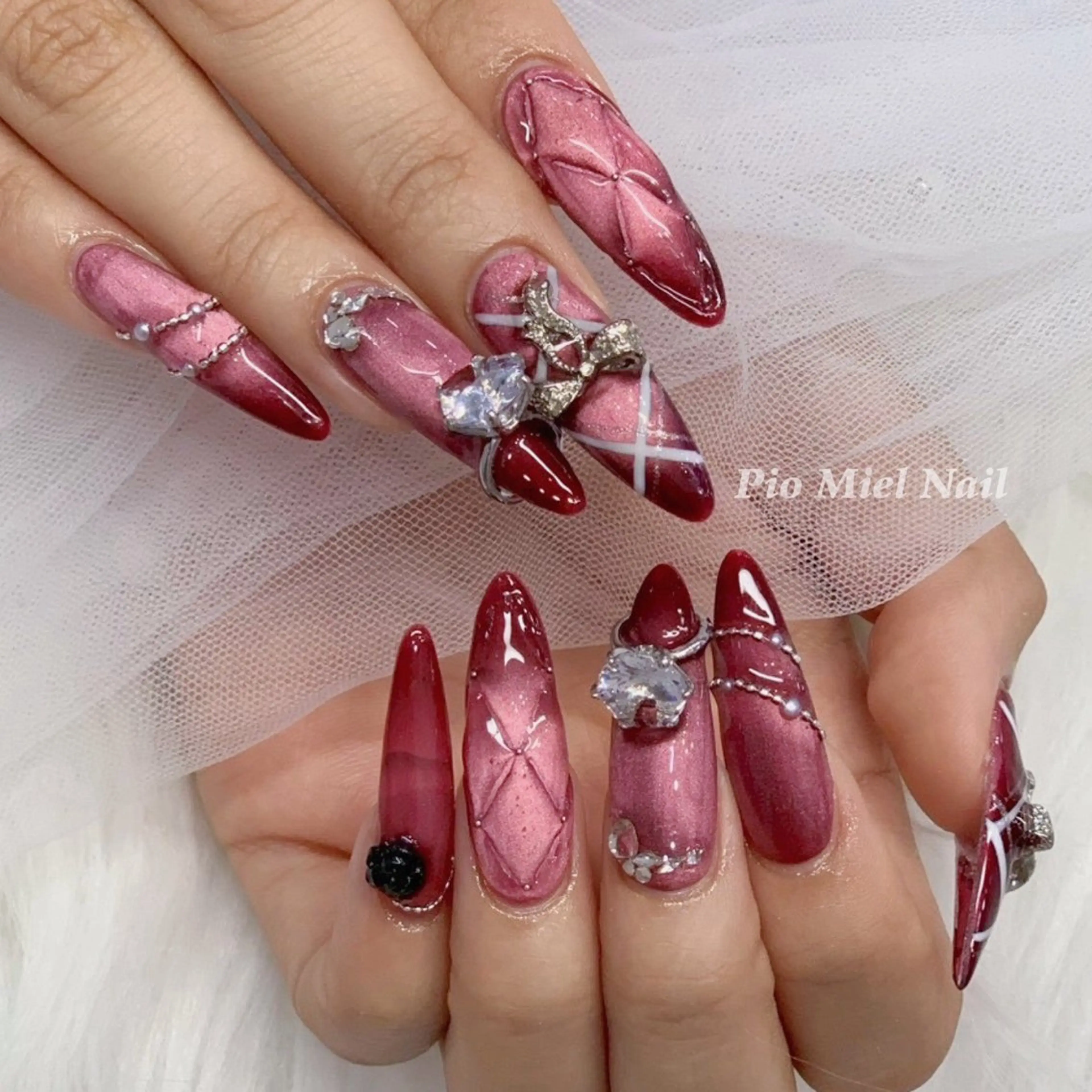 ネイル ボルドー 韓国ネイル ロングネイル マグネットネイル ワンホンネイル ハンドネイル momo 長さだしのネイルデザイン